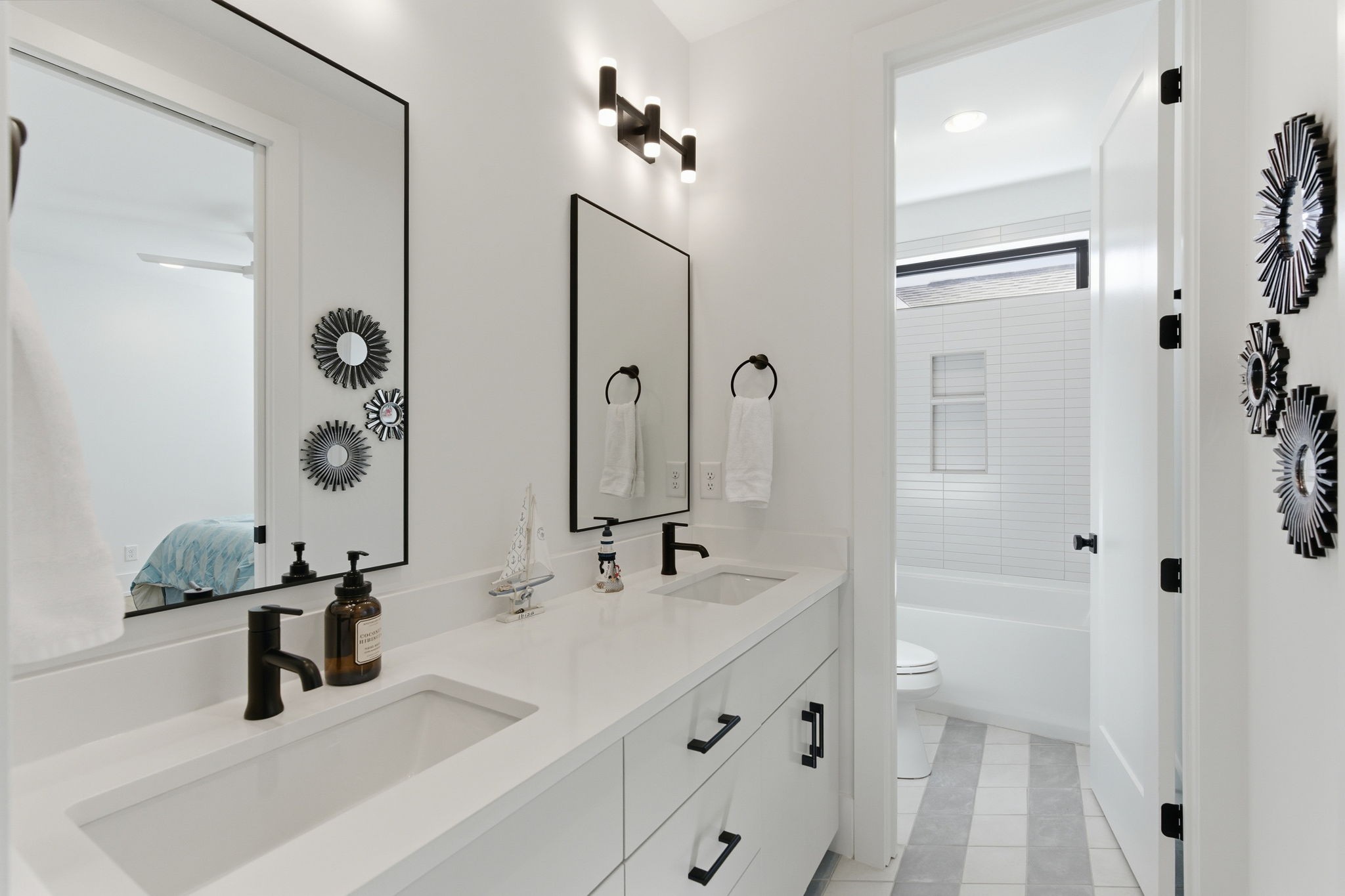 2811 W Kirkwood Ave Unit: B