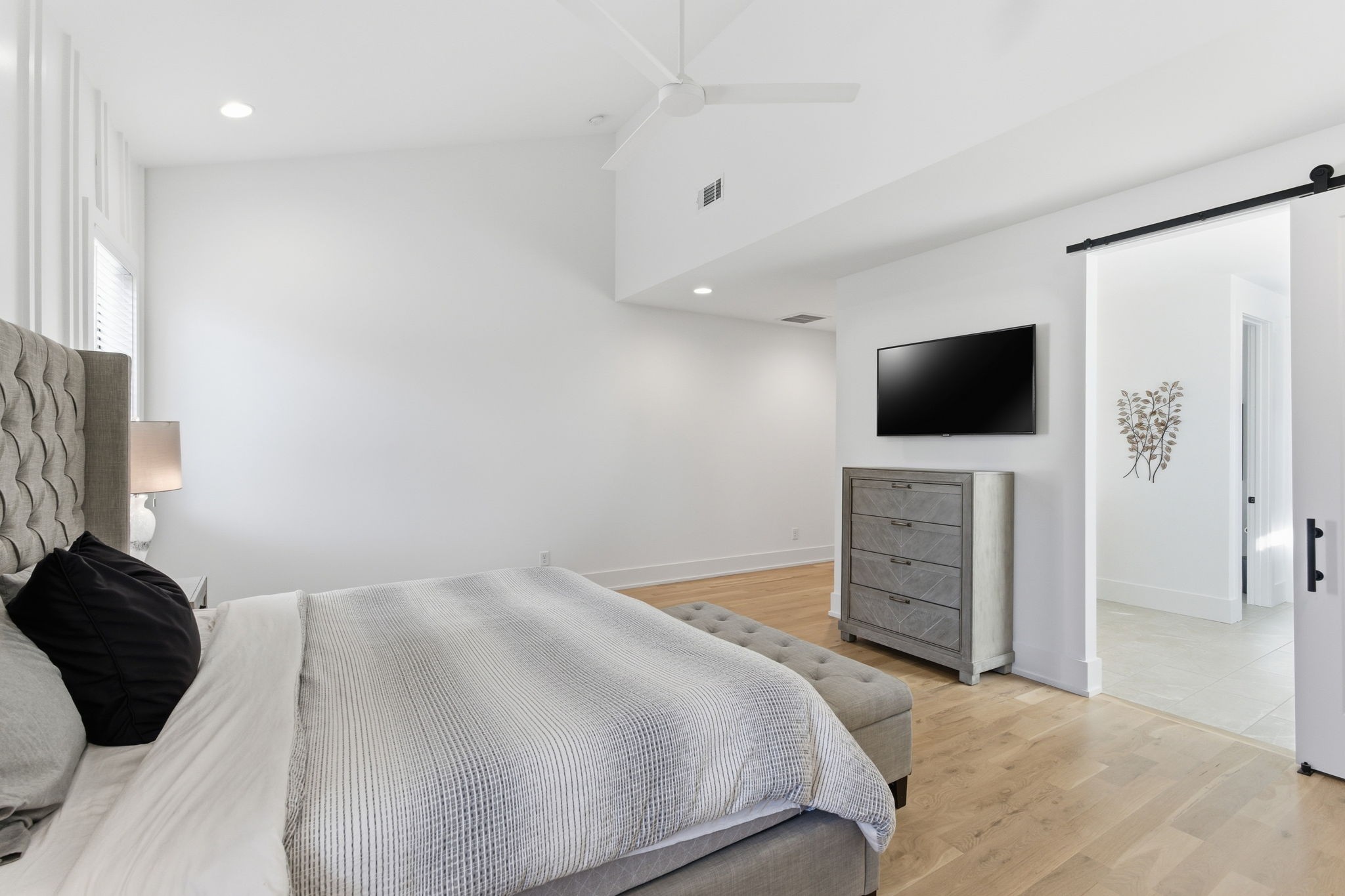 2811 W Kirkwood Ave Unit: B