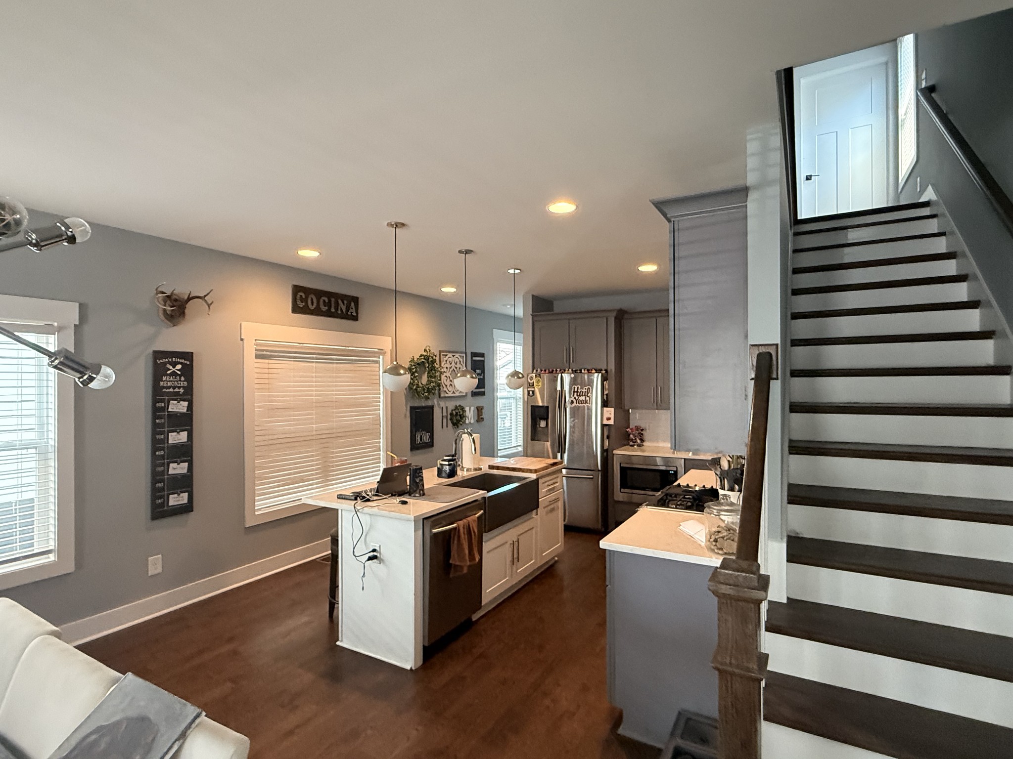 6014B California Ave Unit: B