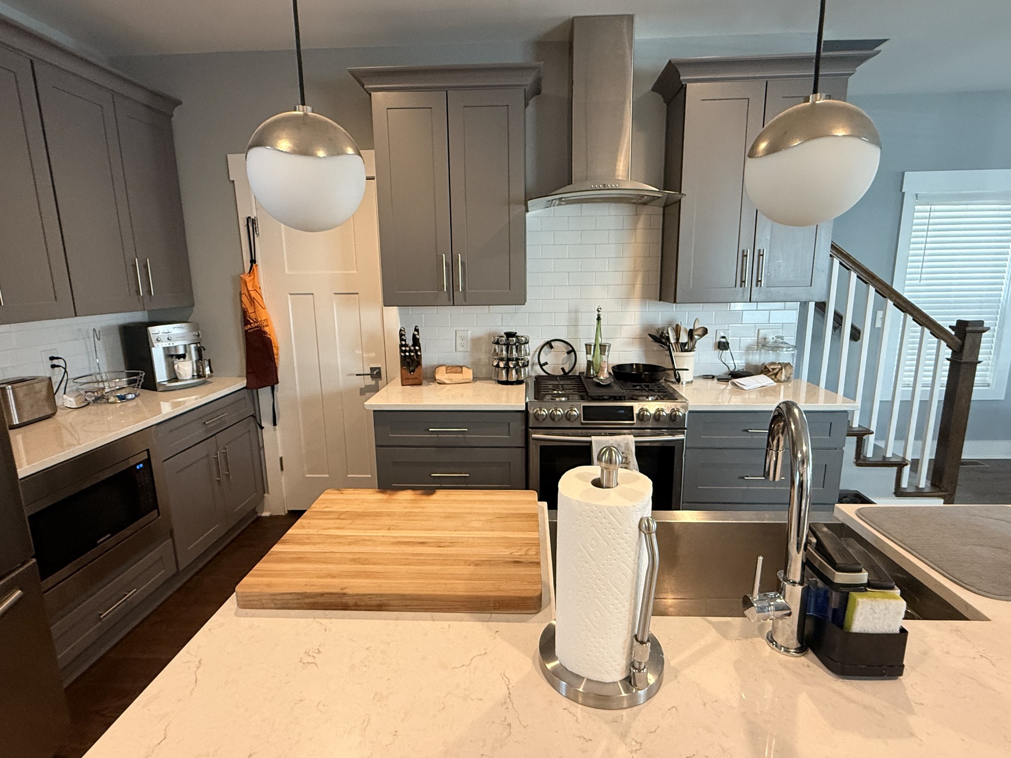 6014B California Ave Unit: B