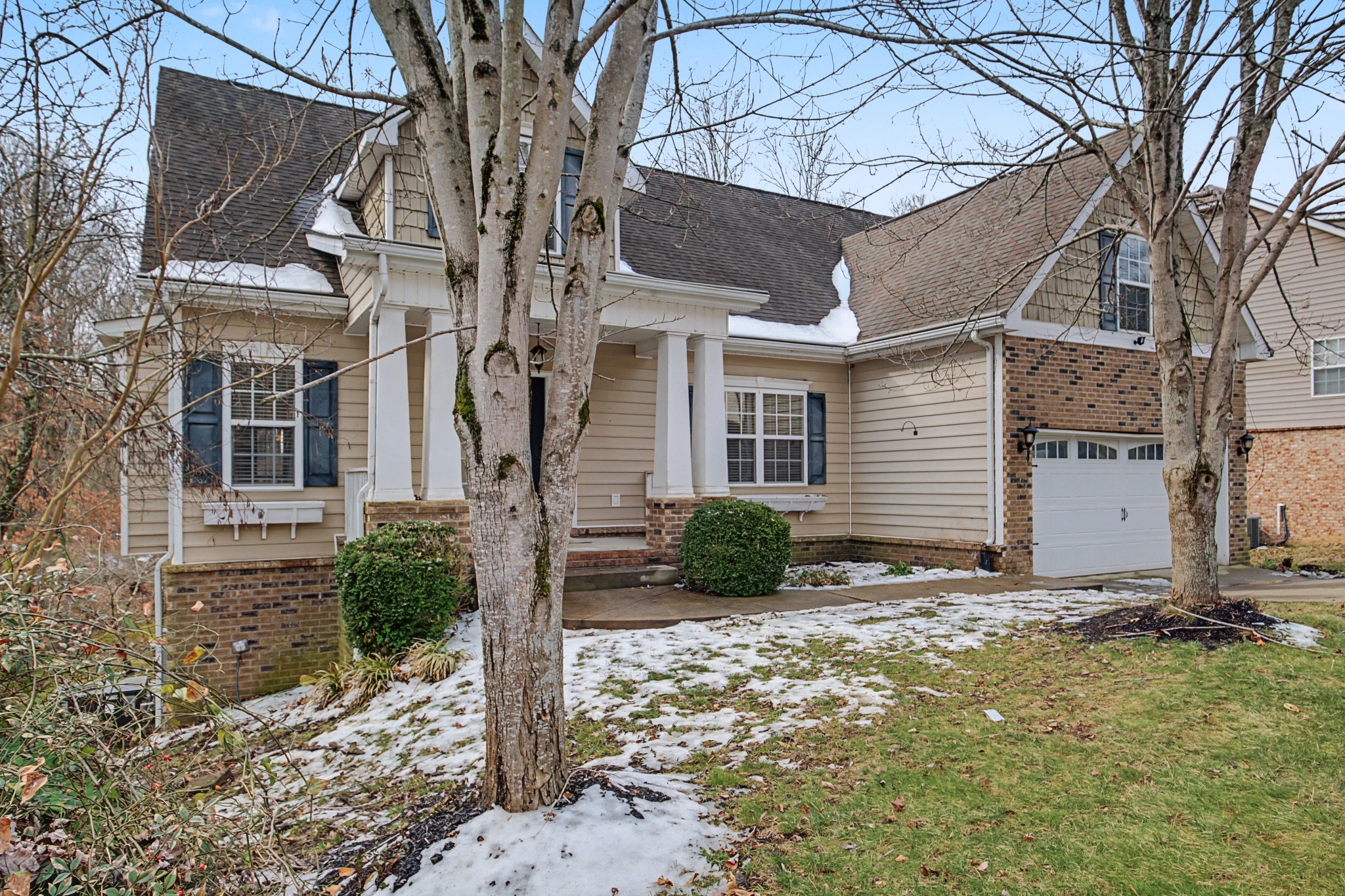 1857 Woodland Pointe Dr