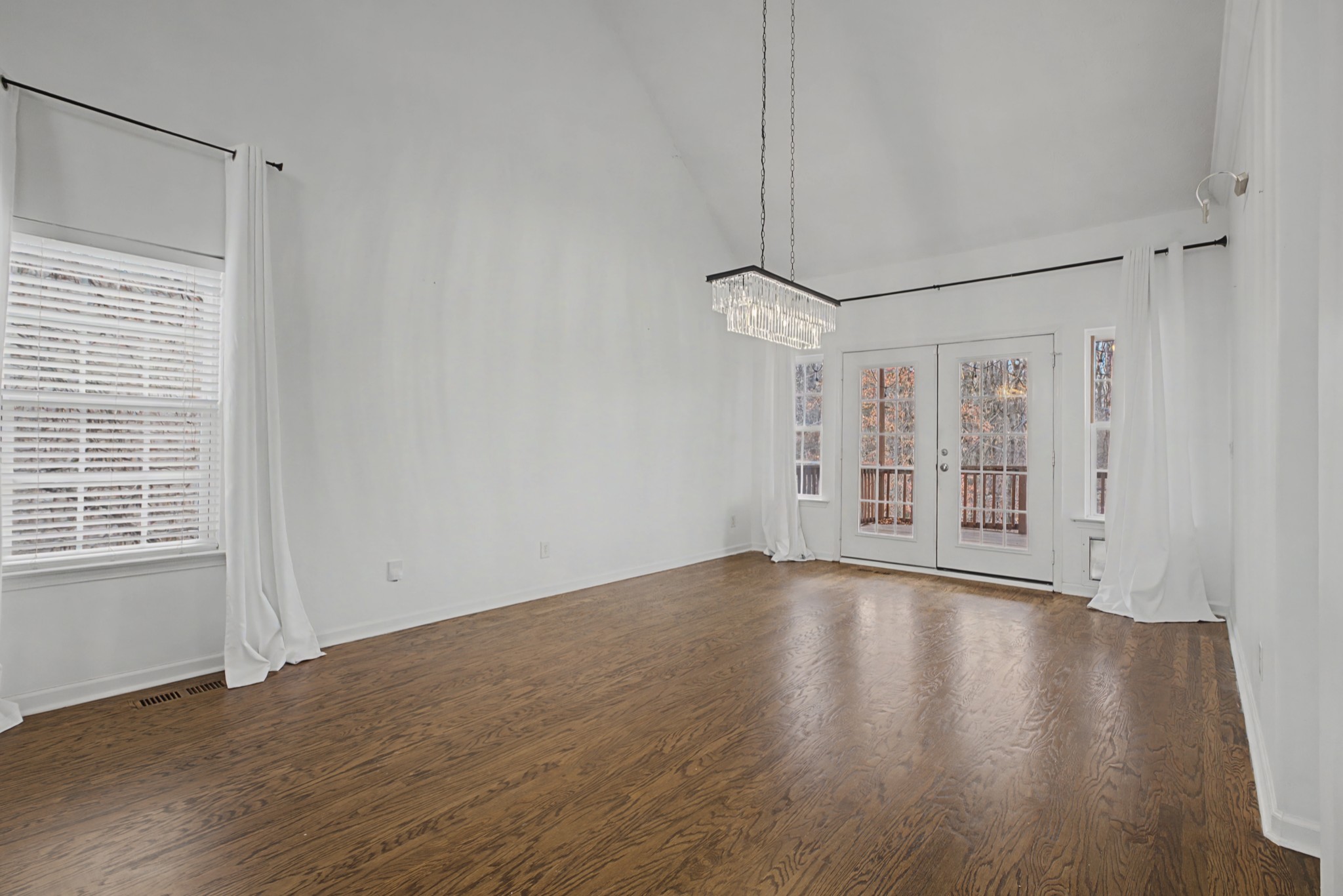 1857 Woodland Pointe Dr