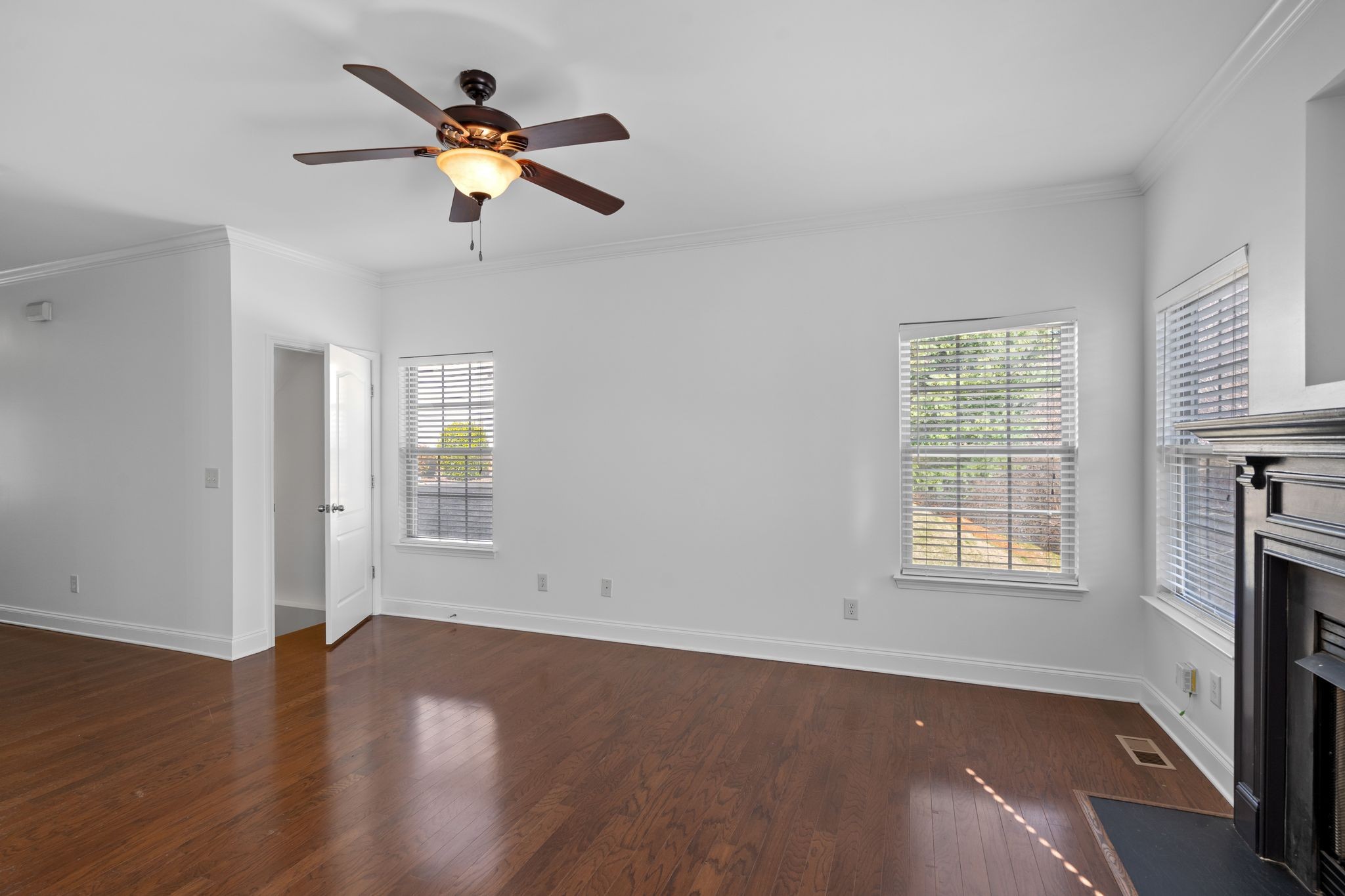 1112 Woodbury Falls Ct