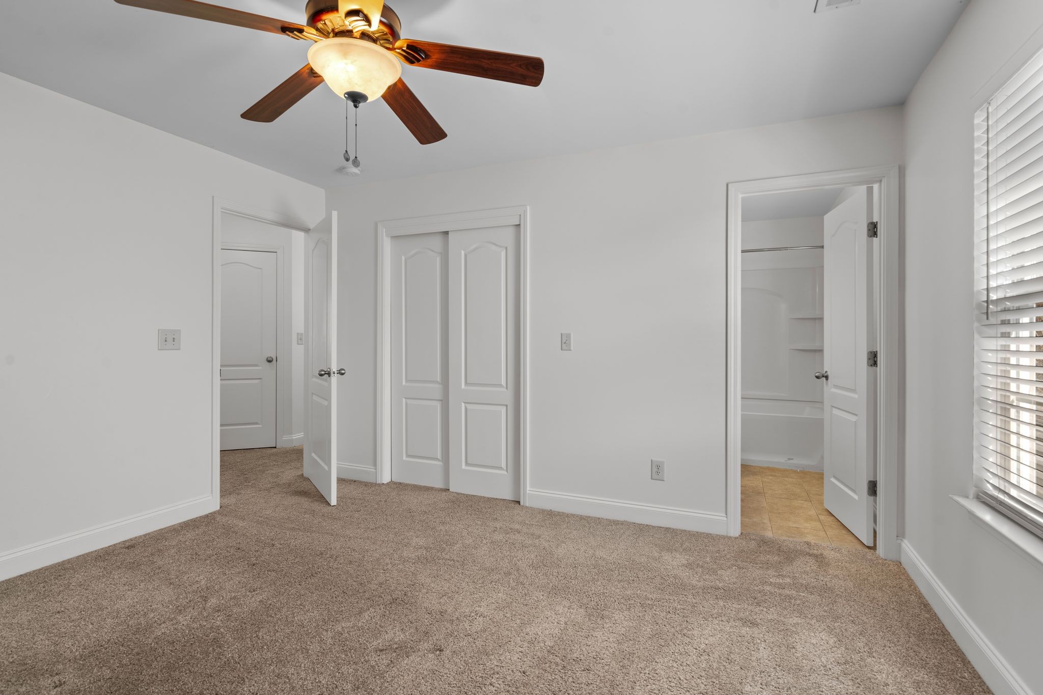 1112 Woodbury Falls Ct