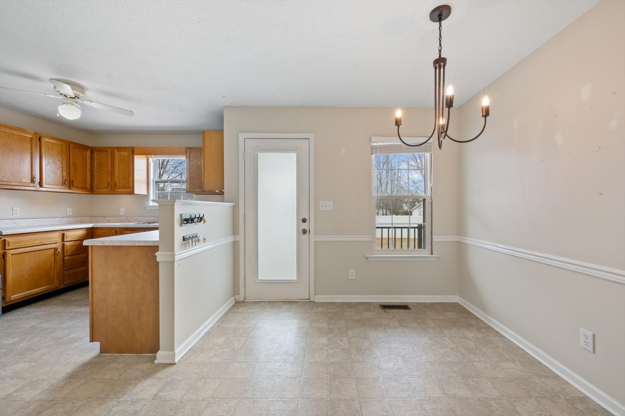 2719 Rocking Horse Ln