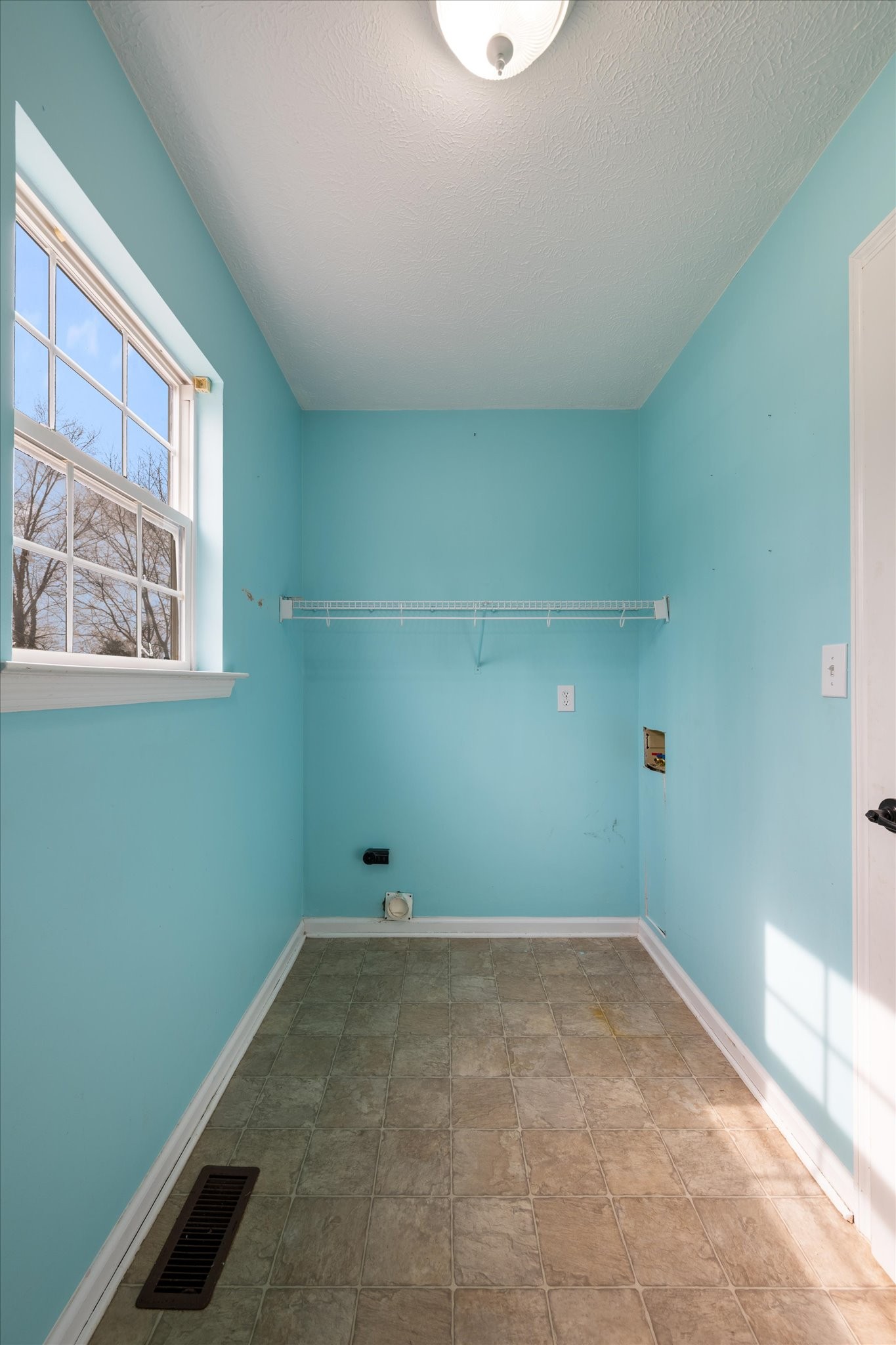 2719 Rocking Horse Ln