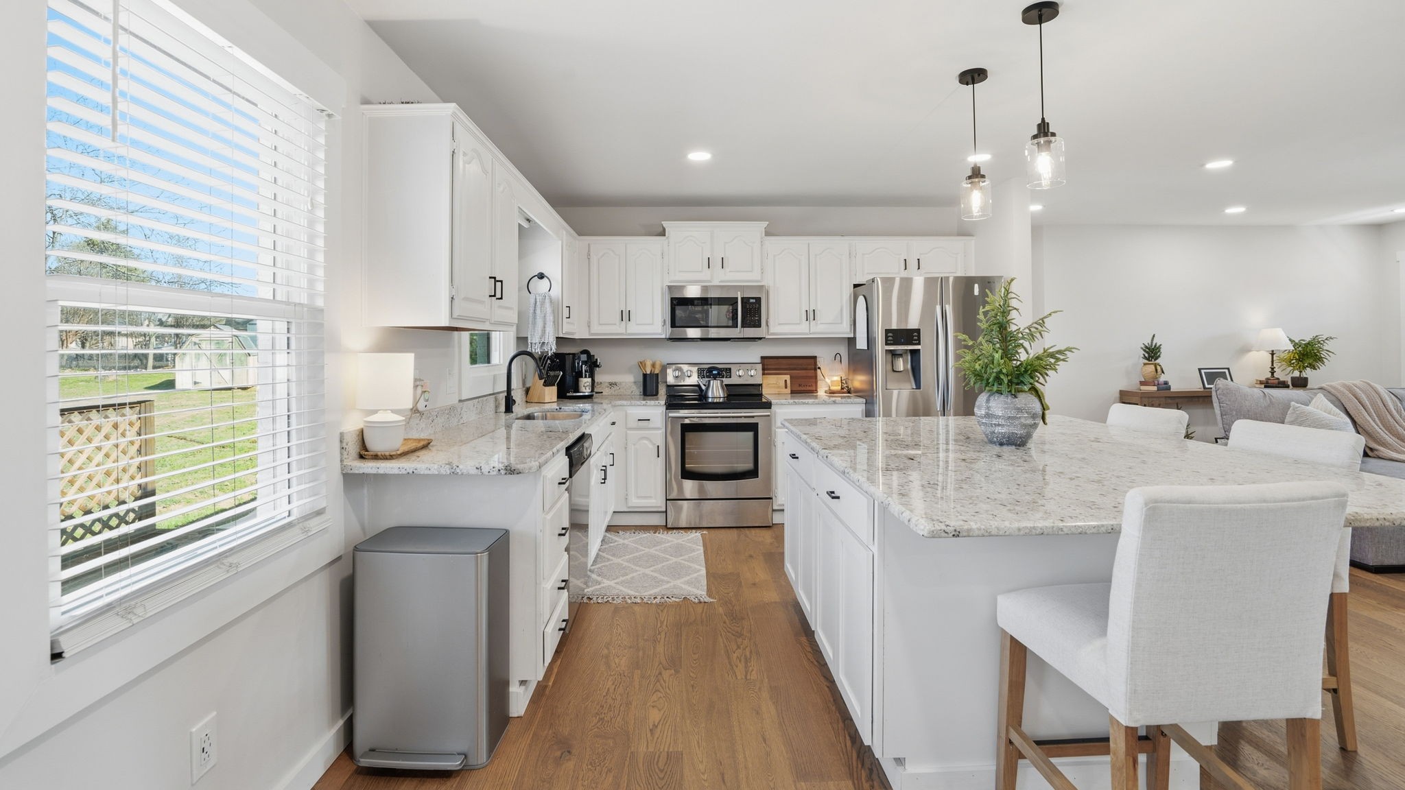 2331 Ravenwood Dr