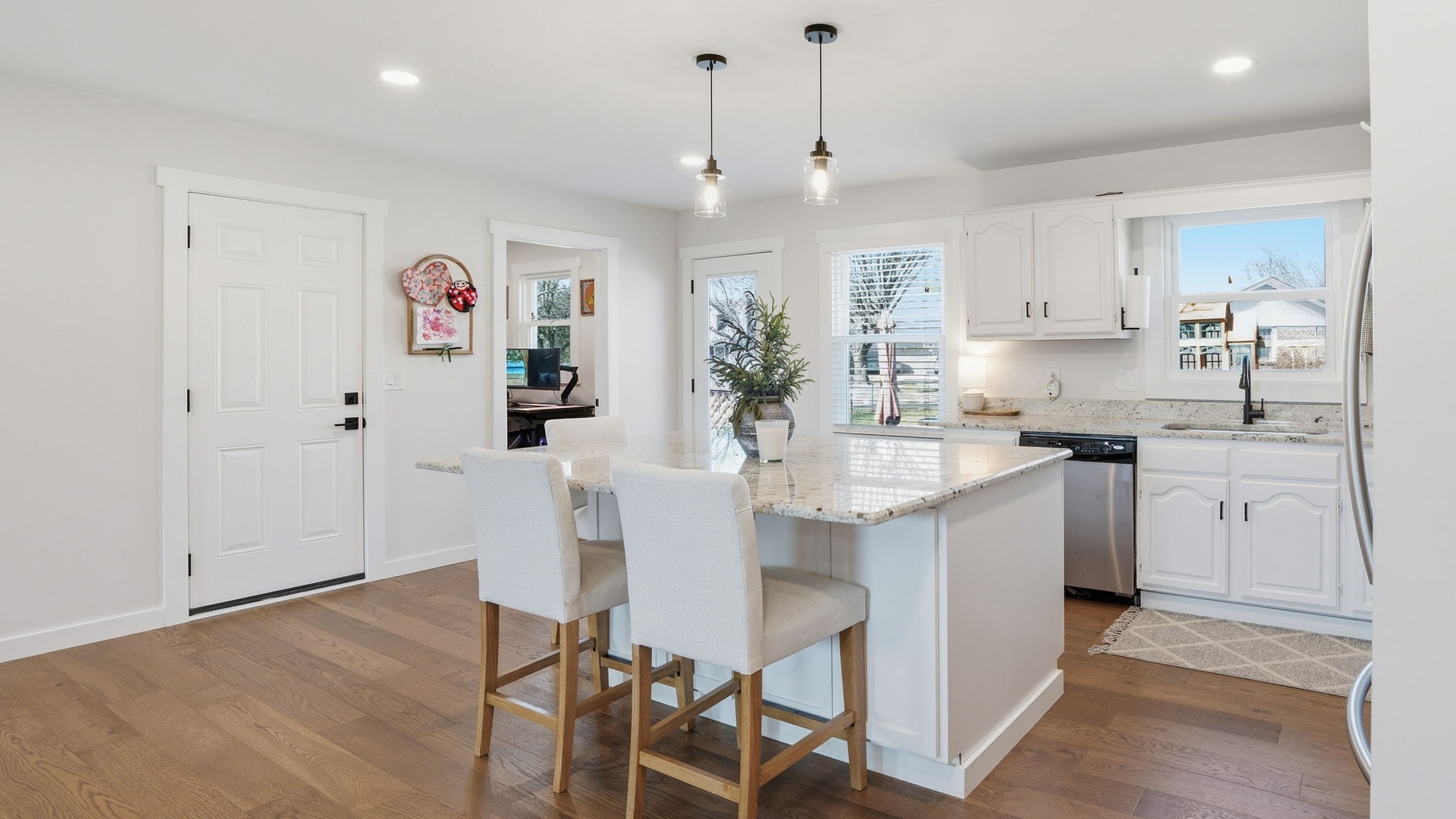 2331 Ravenwood Dr