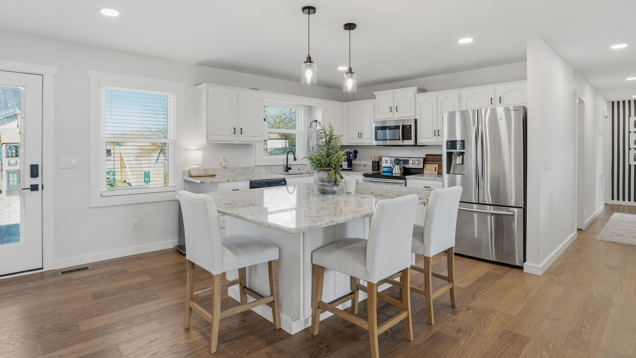 2331 Ravenwood Dr