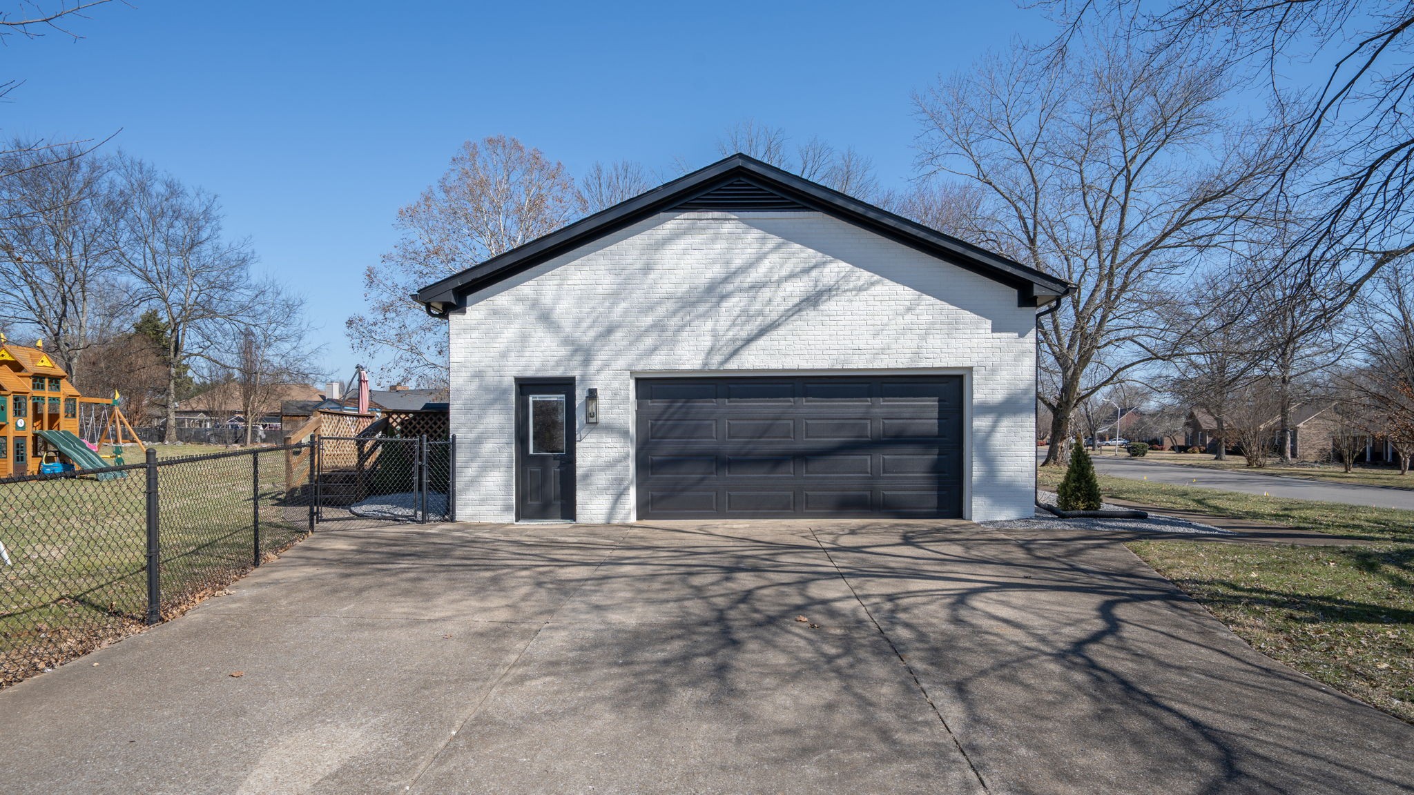 2331 Ravenwood Dr
