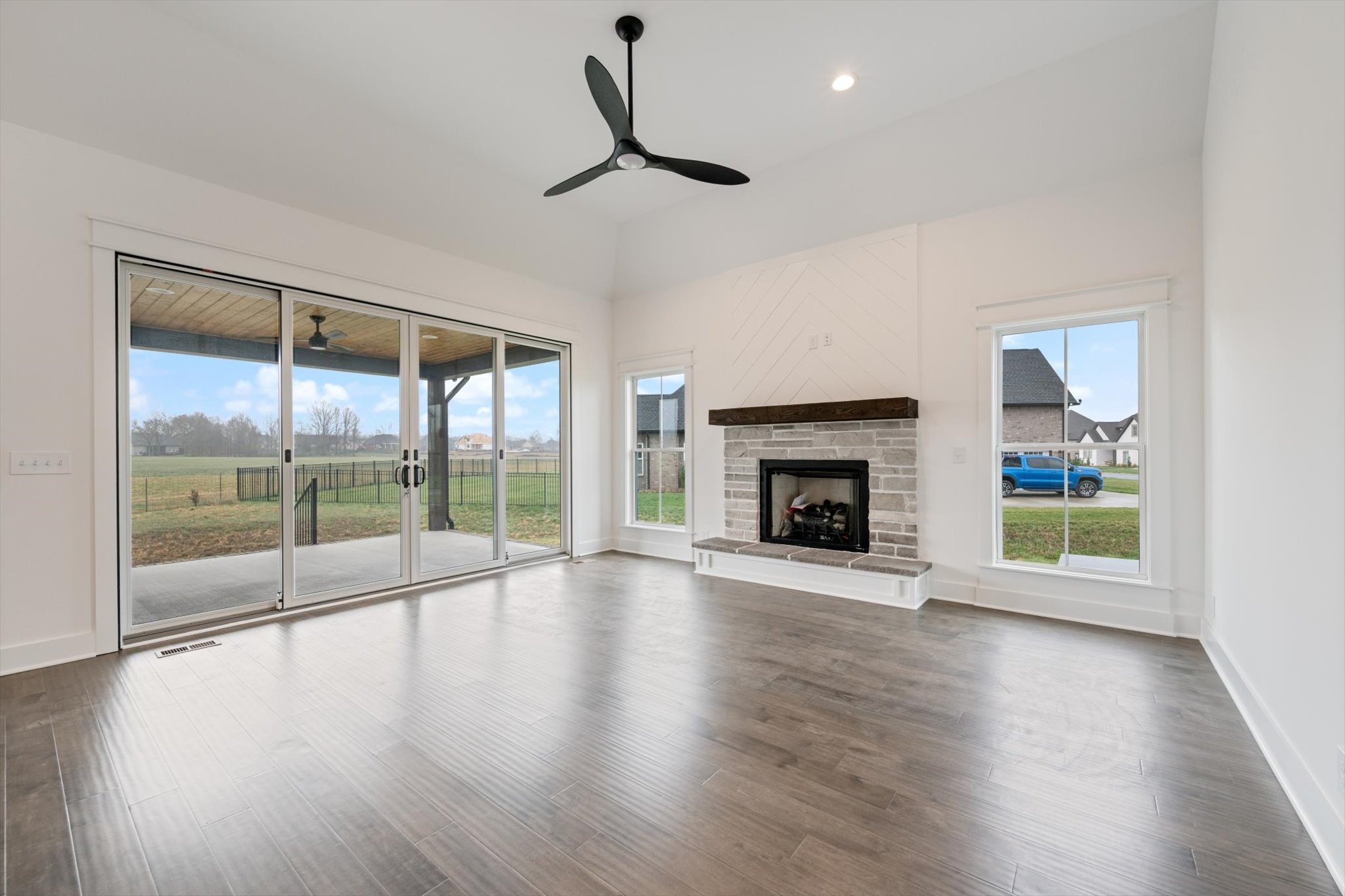 2631 Holly Springs Dr