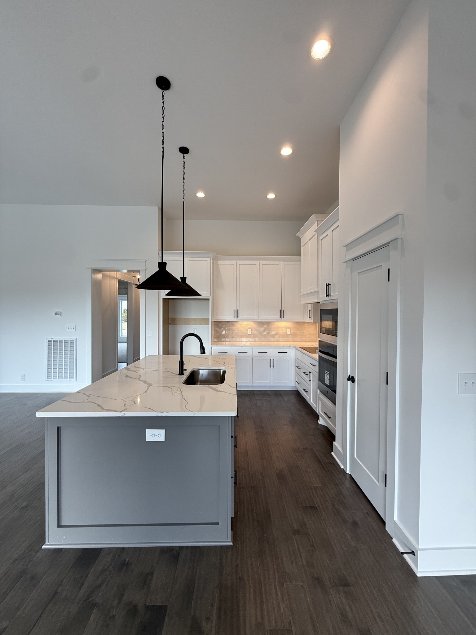 2631 Holly Springs Dr