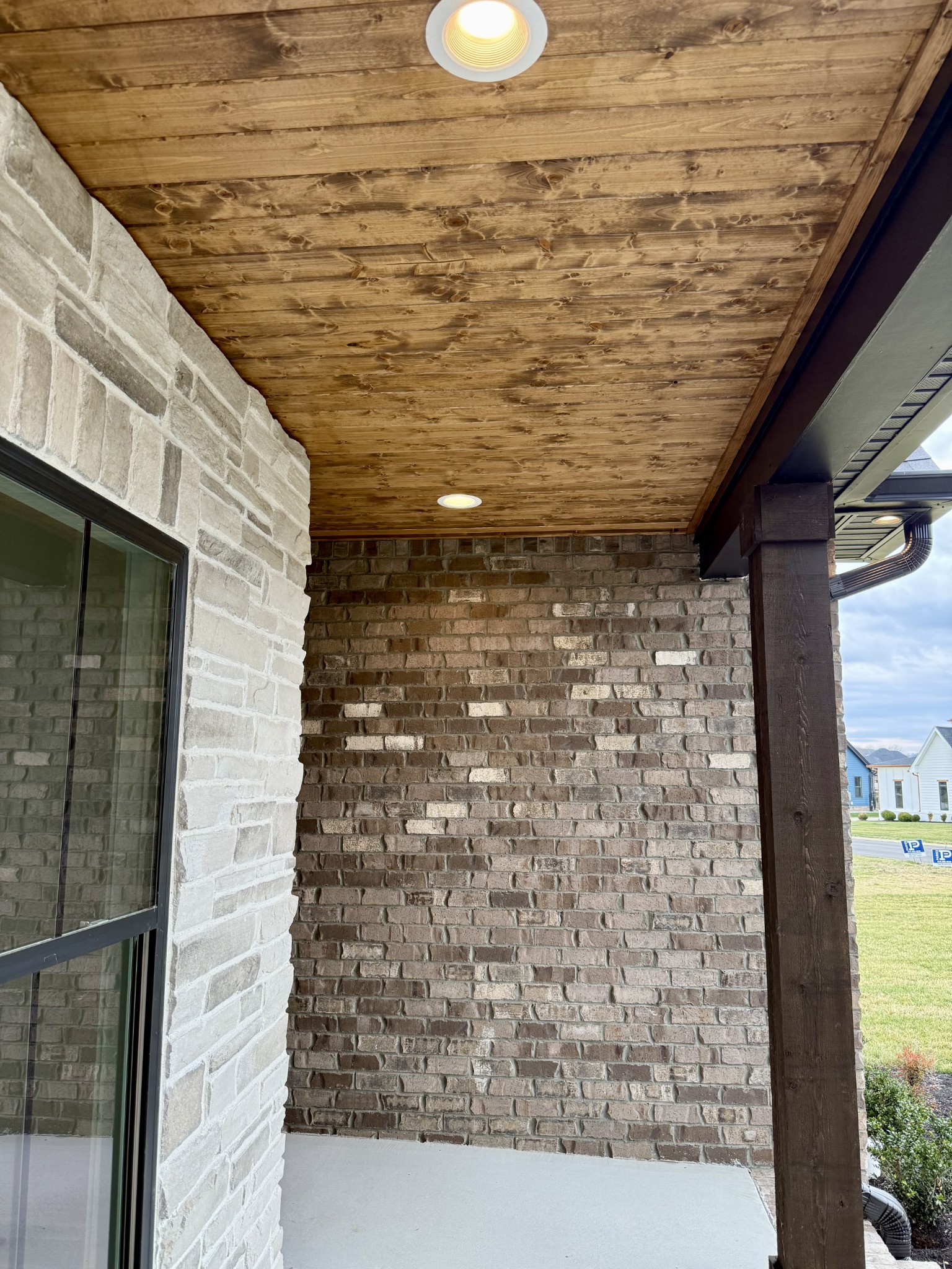 2631 Holly Springs Dr