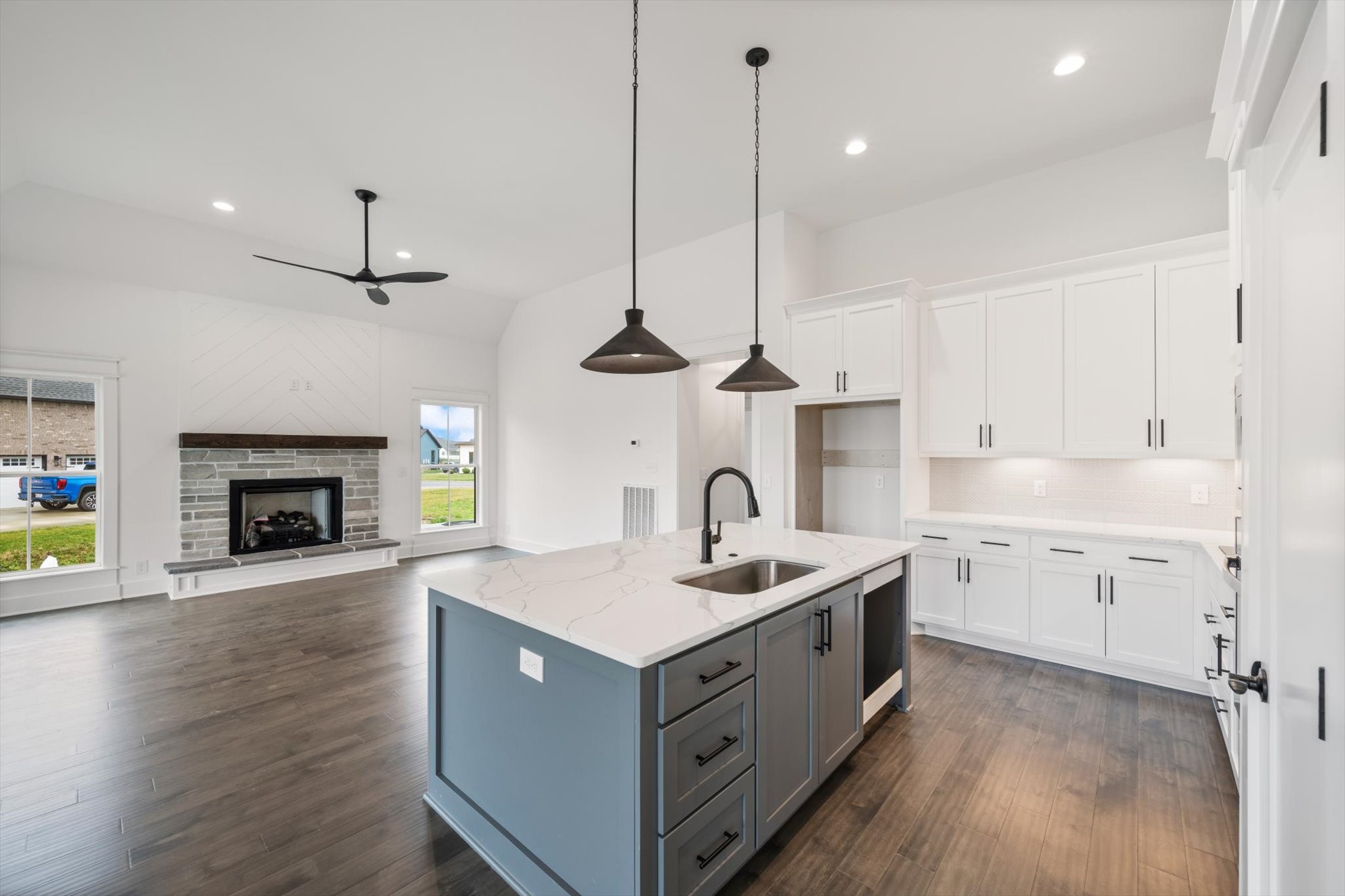 2631 Holly Springs Dr