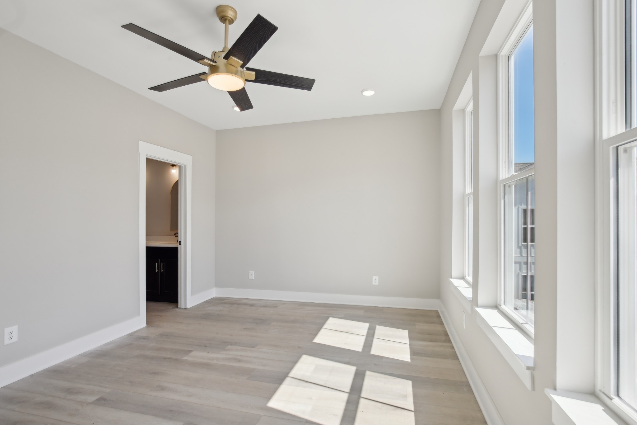 908 Anderson Ln Unit: 6