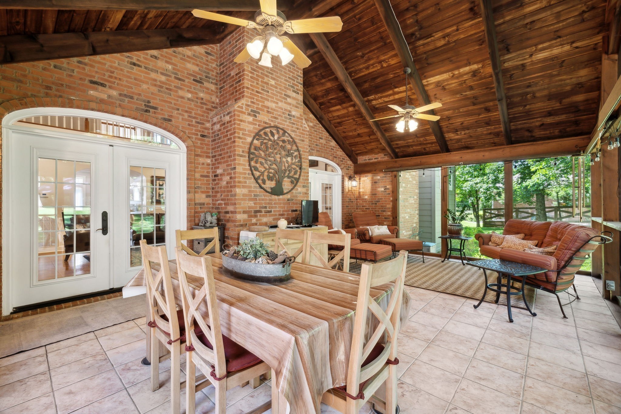 3208 Thoroughbred Dr