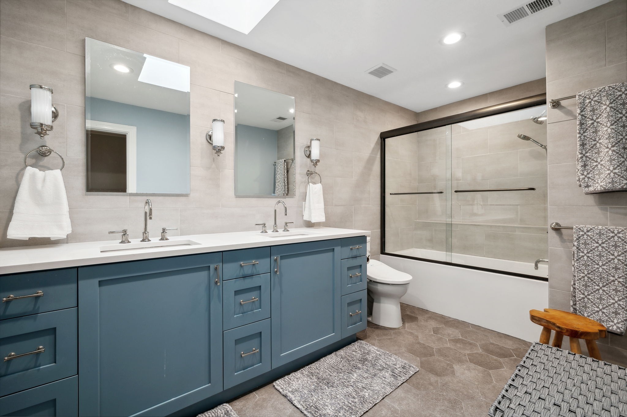 3208 Thoroughbred Dr