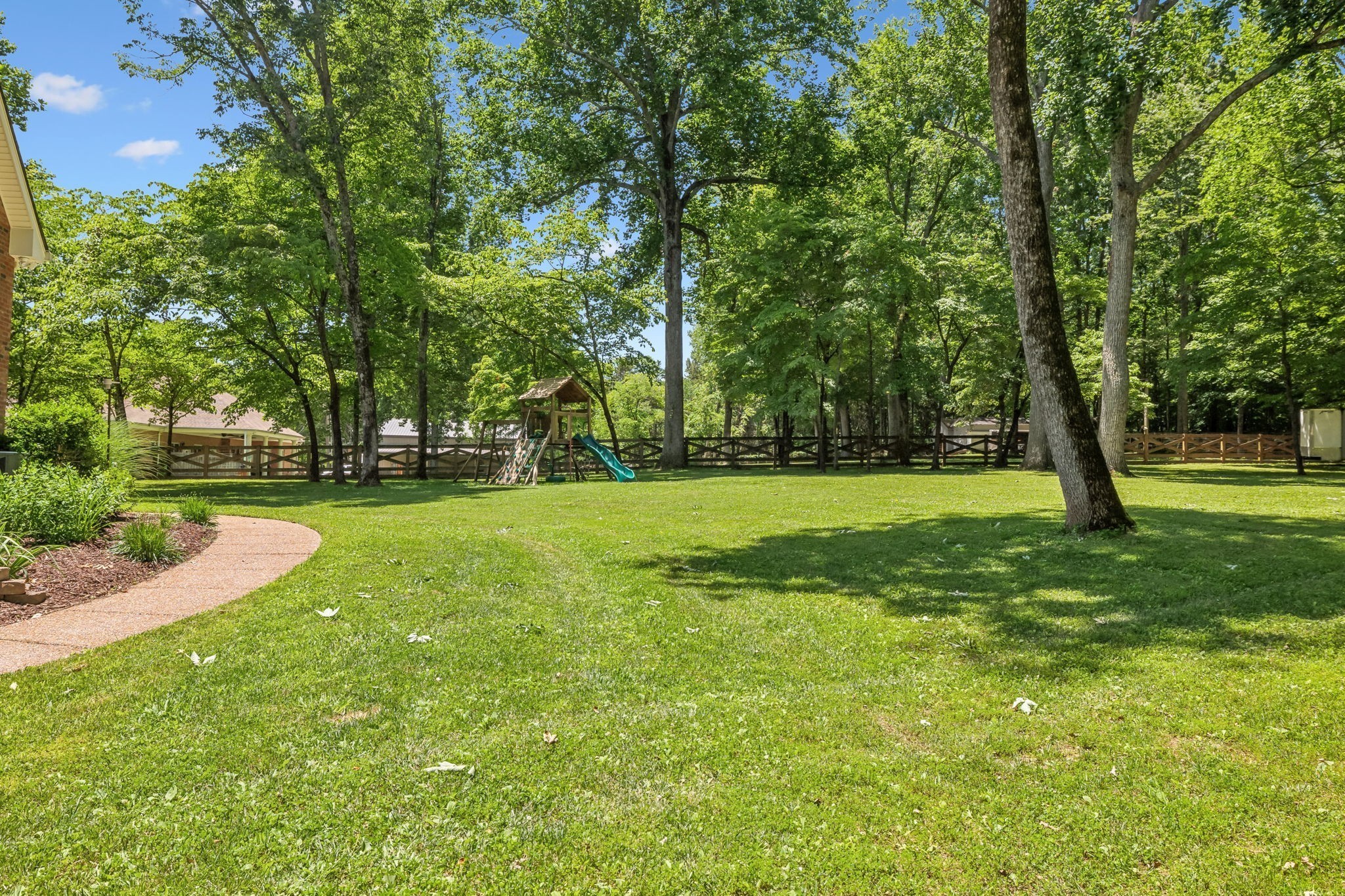 3208 Thoroughbred Dr