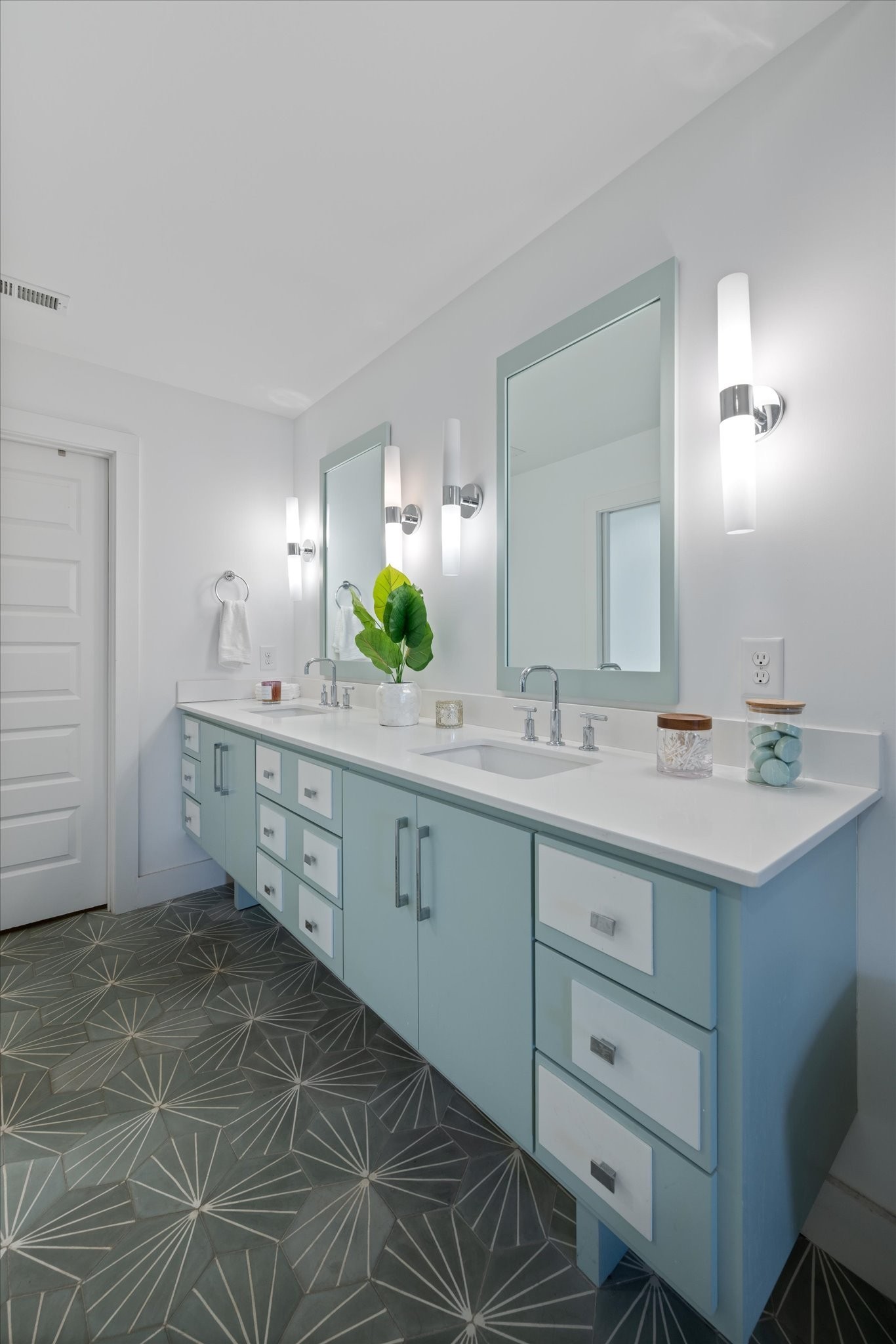 405 Avoca St Unit: 4