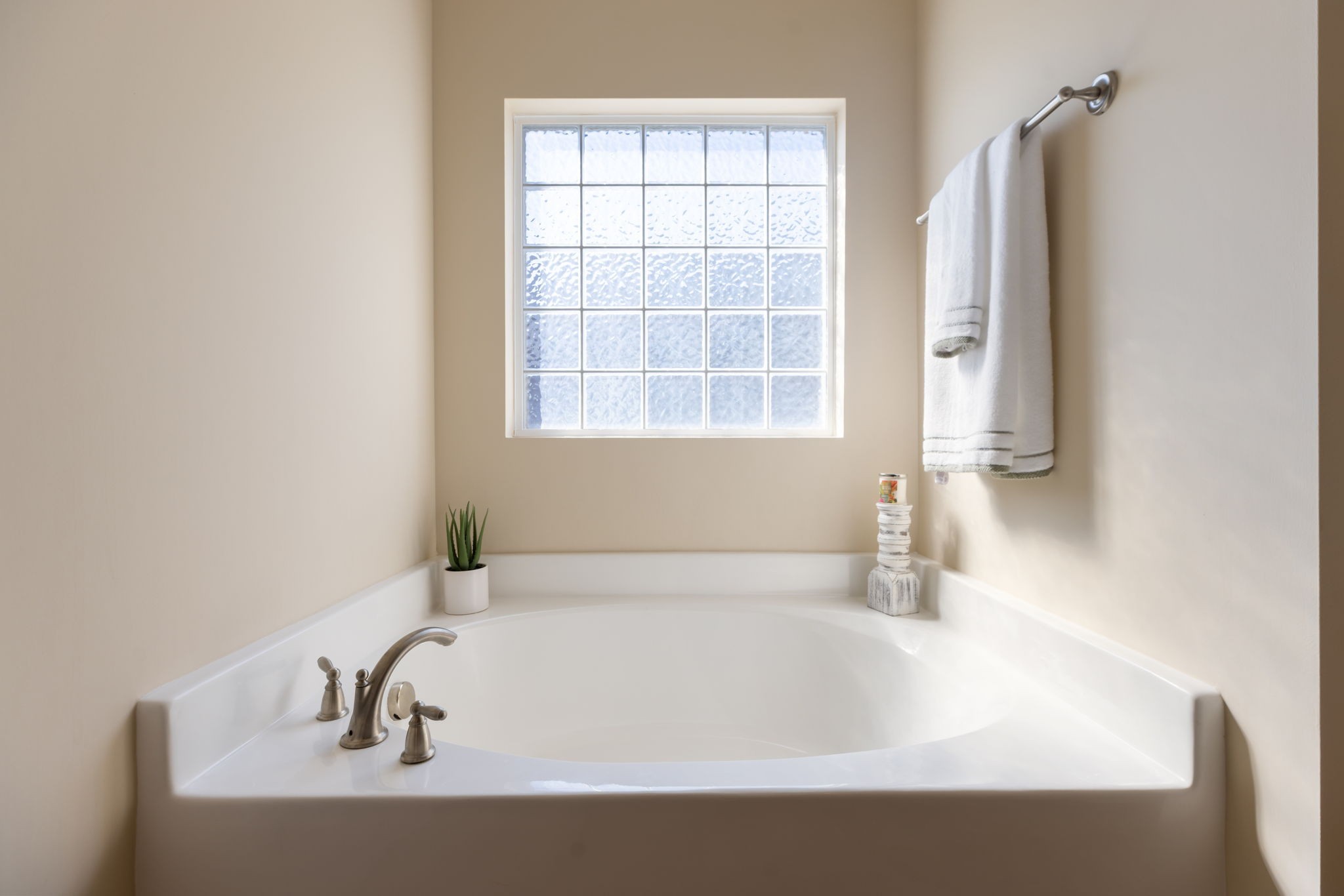 2404 Seven Oaks Park