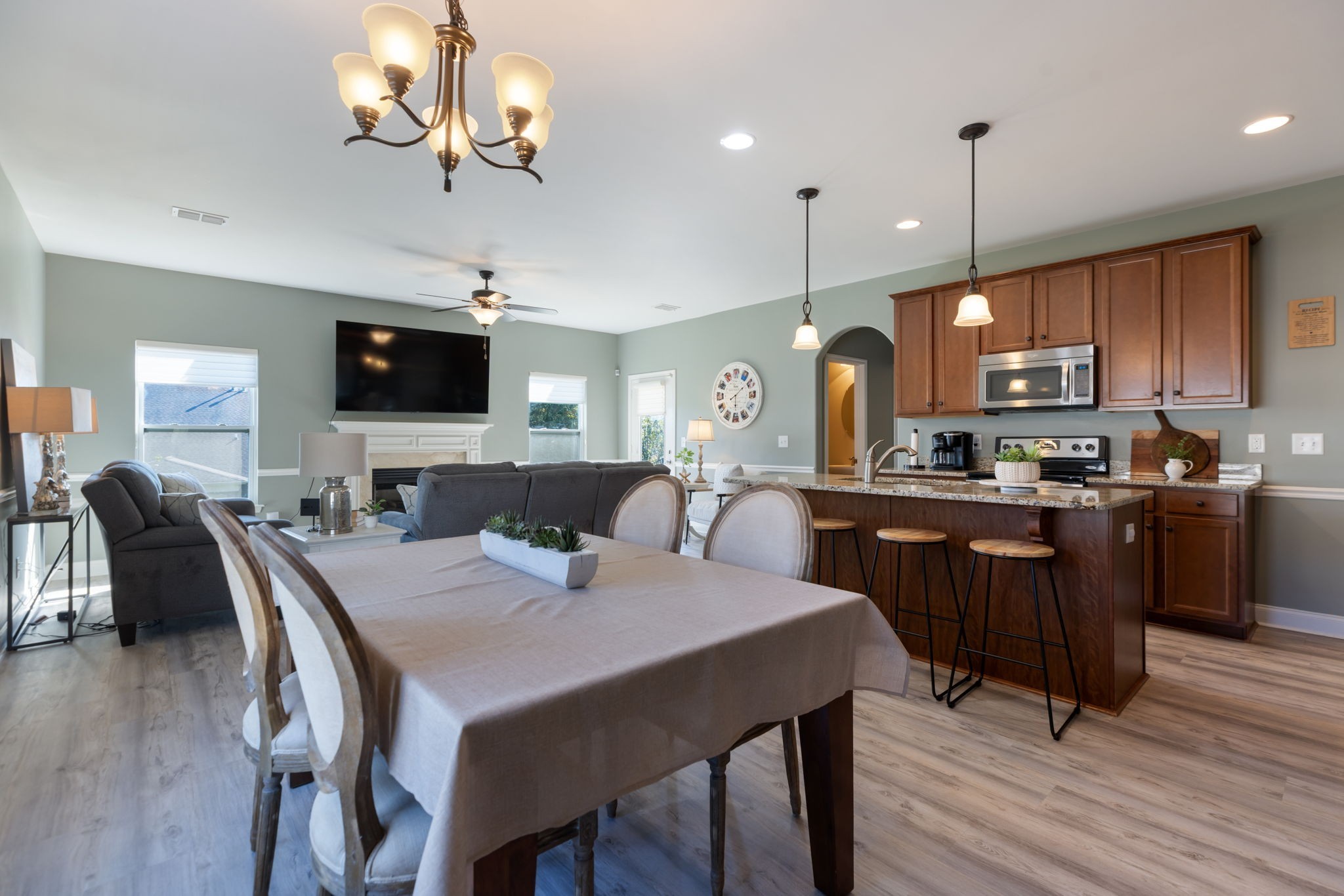 2404 Seven Oaks Park