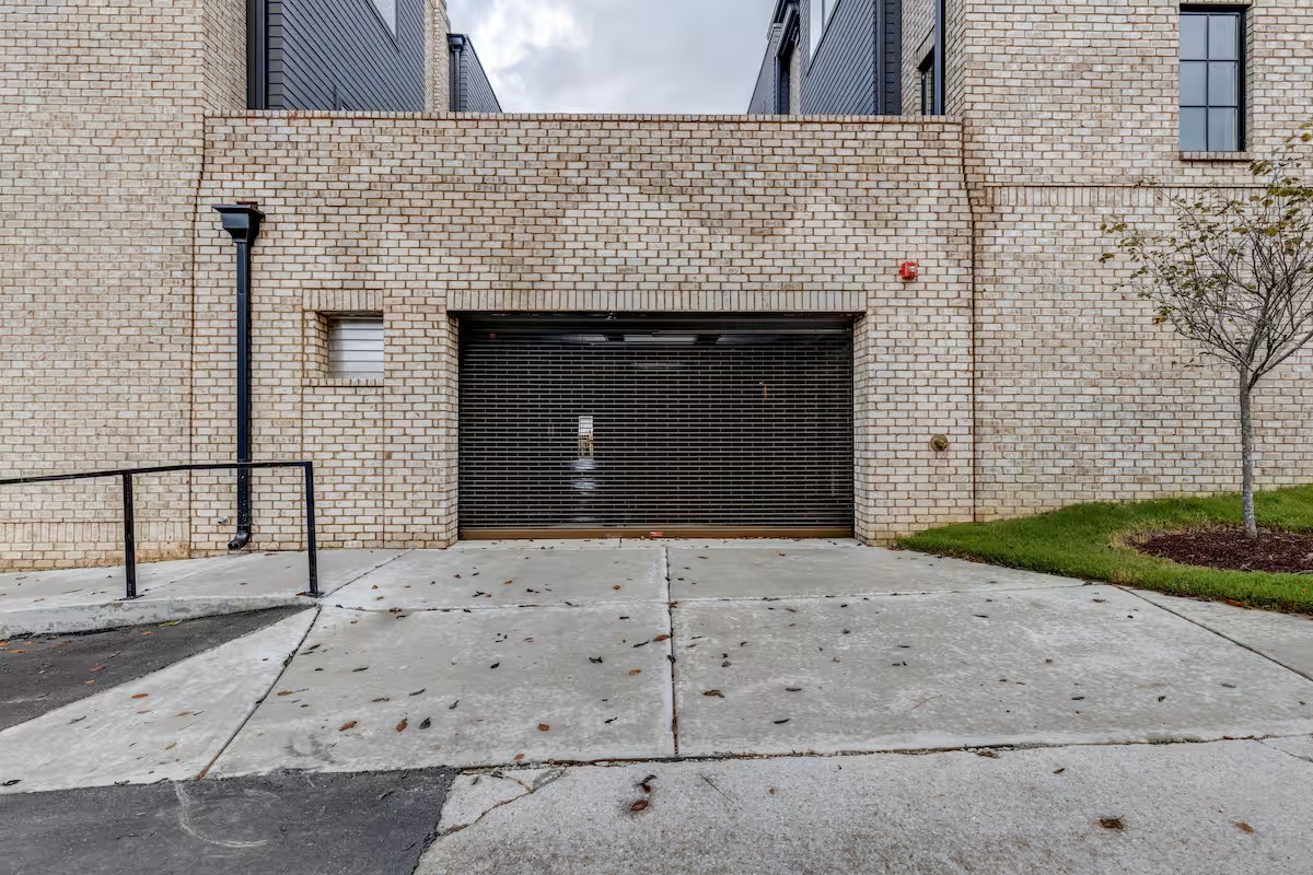 3206 West End Circle Unit: 1-8