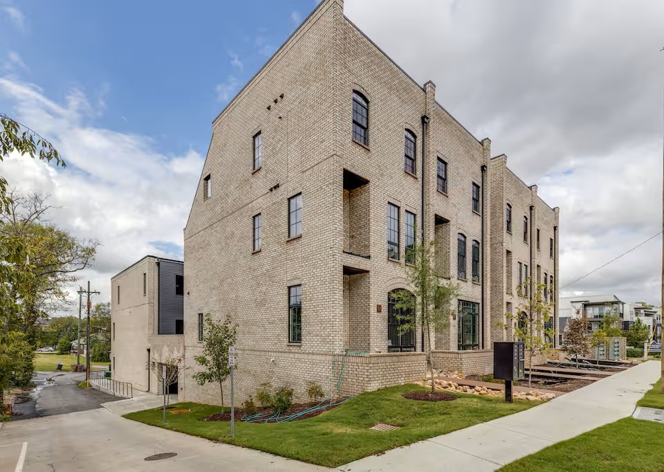 3206 West End Circle Unit: 1-8