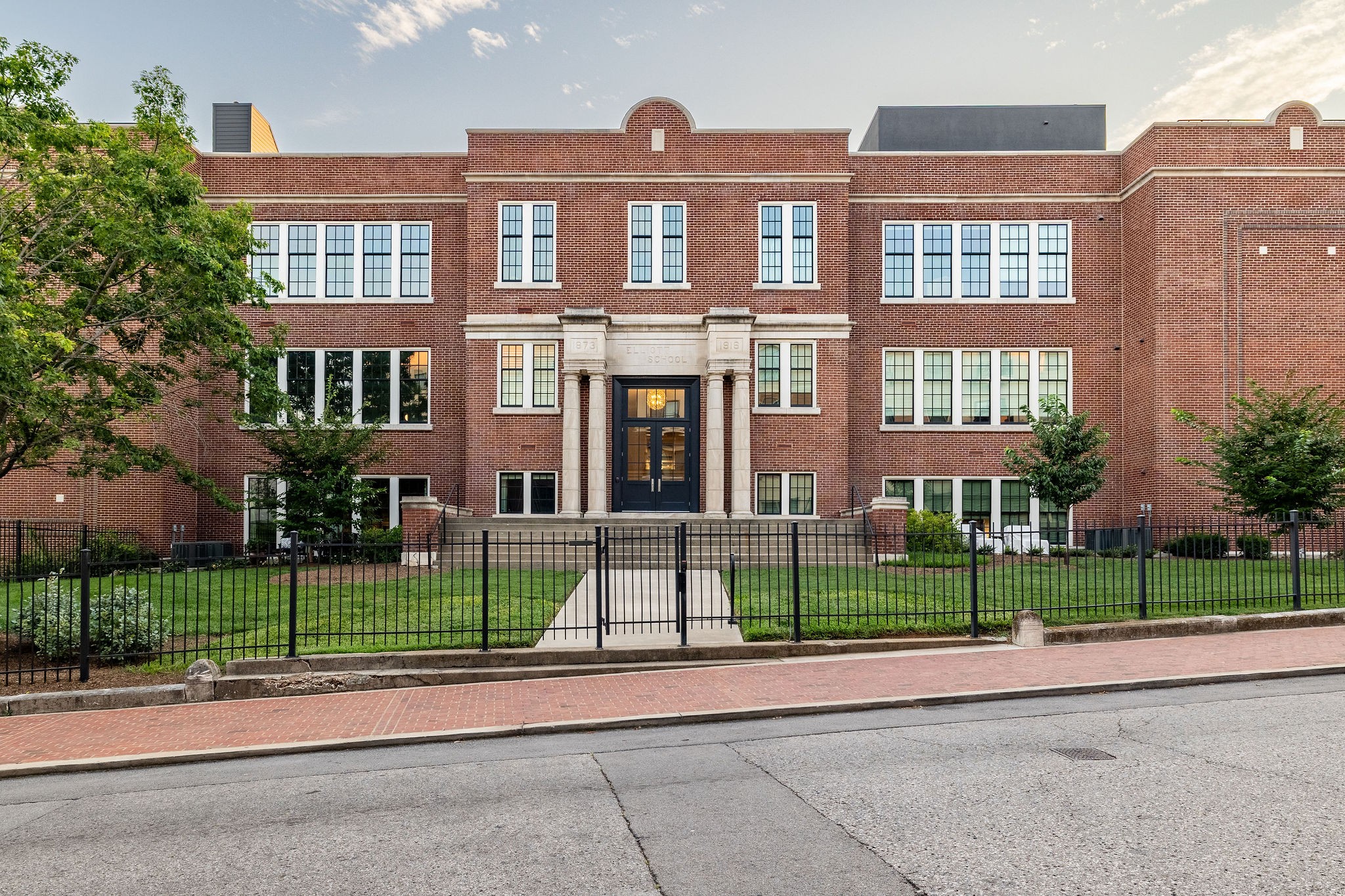 601 Madison St Unit: 101