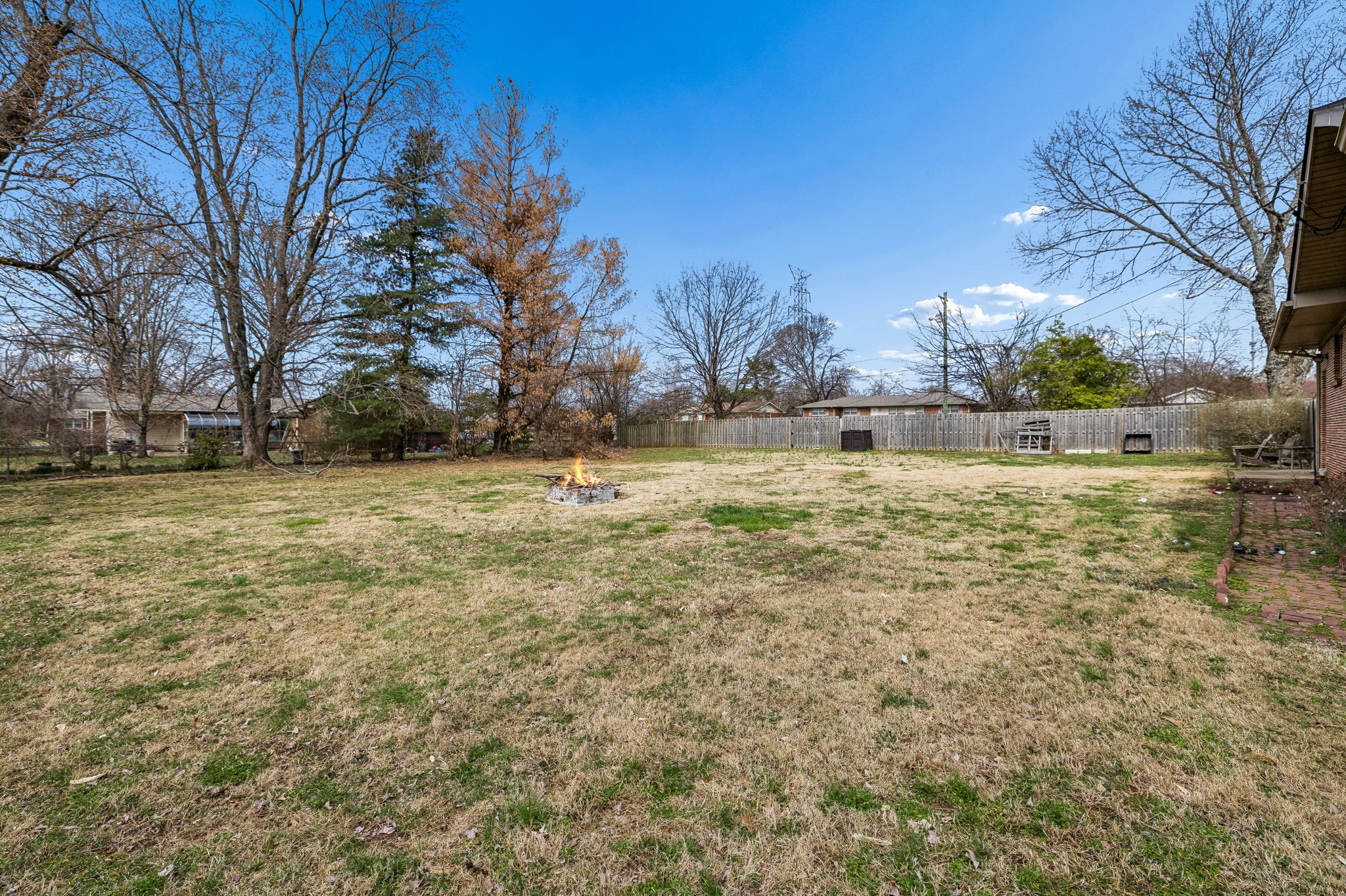 1002 Walton Dr