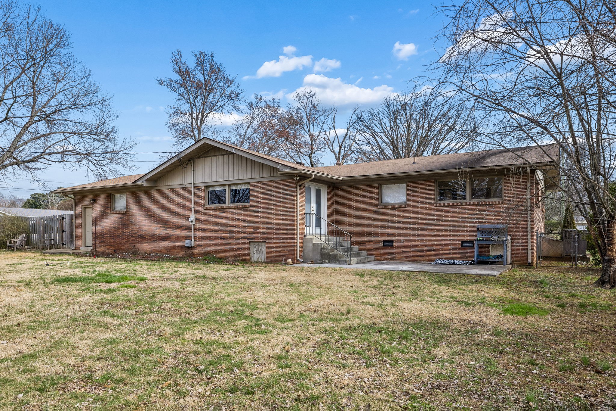 1002 Walton Dr