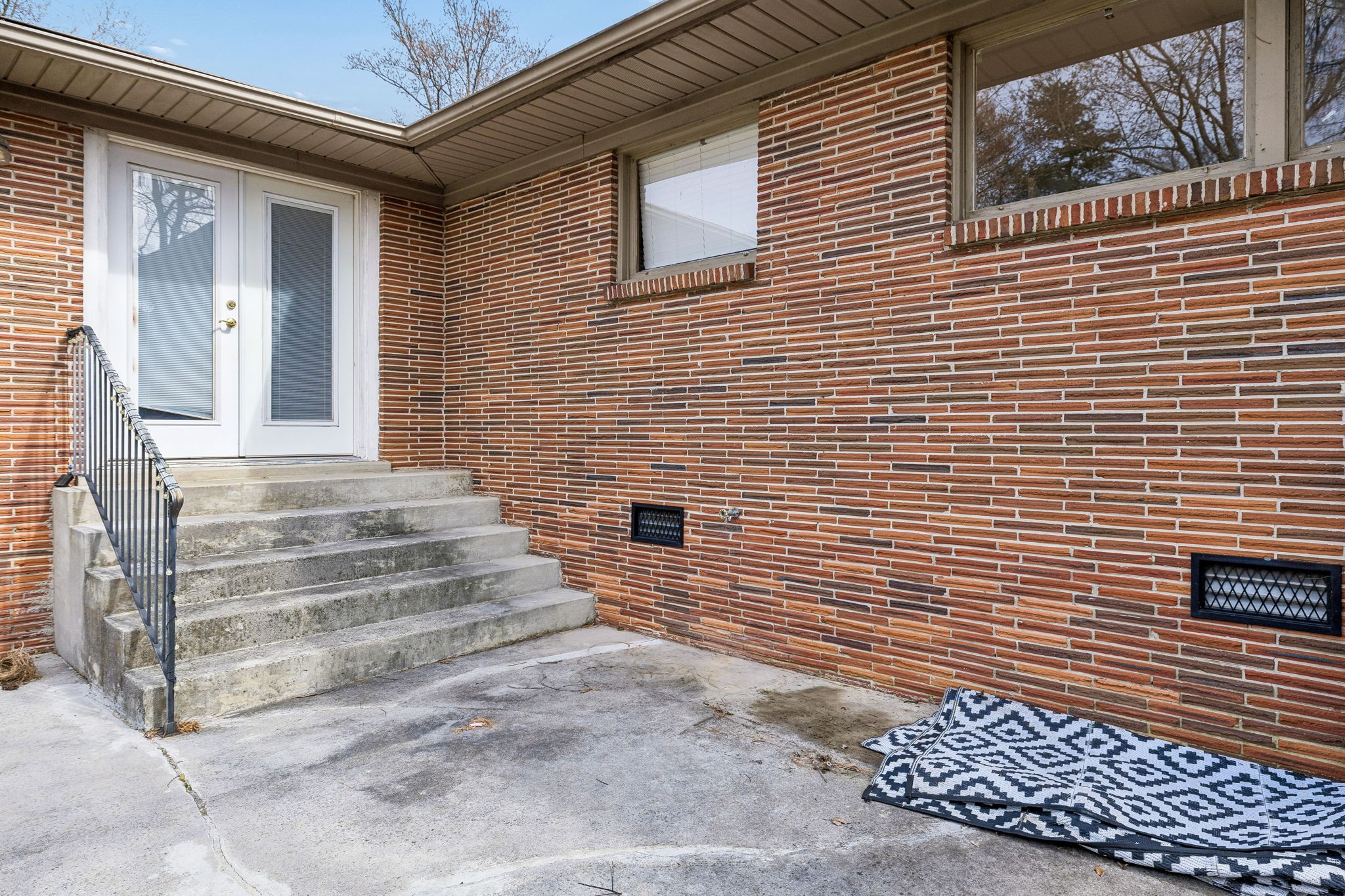 1002 Walton Dr