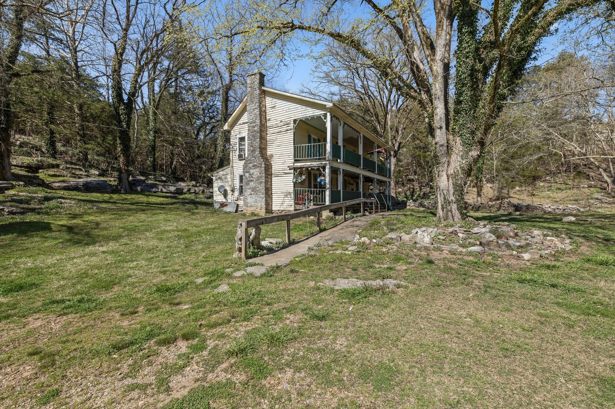 2203 Stones River Rd