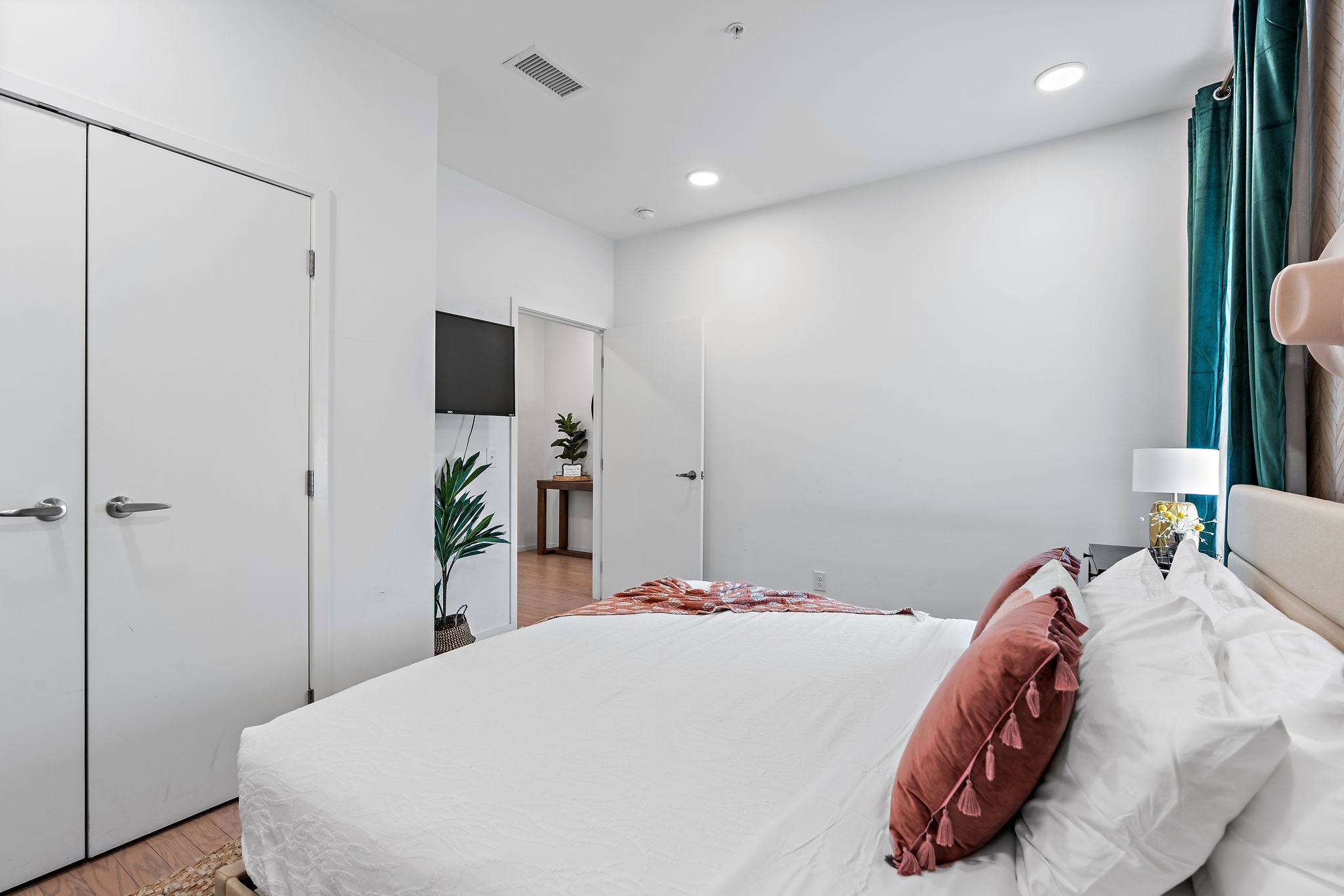 700 1st Ave, N Unit: 504