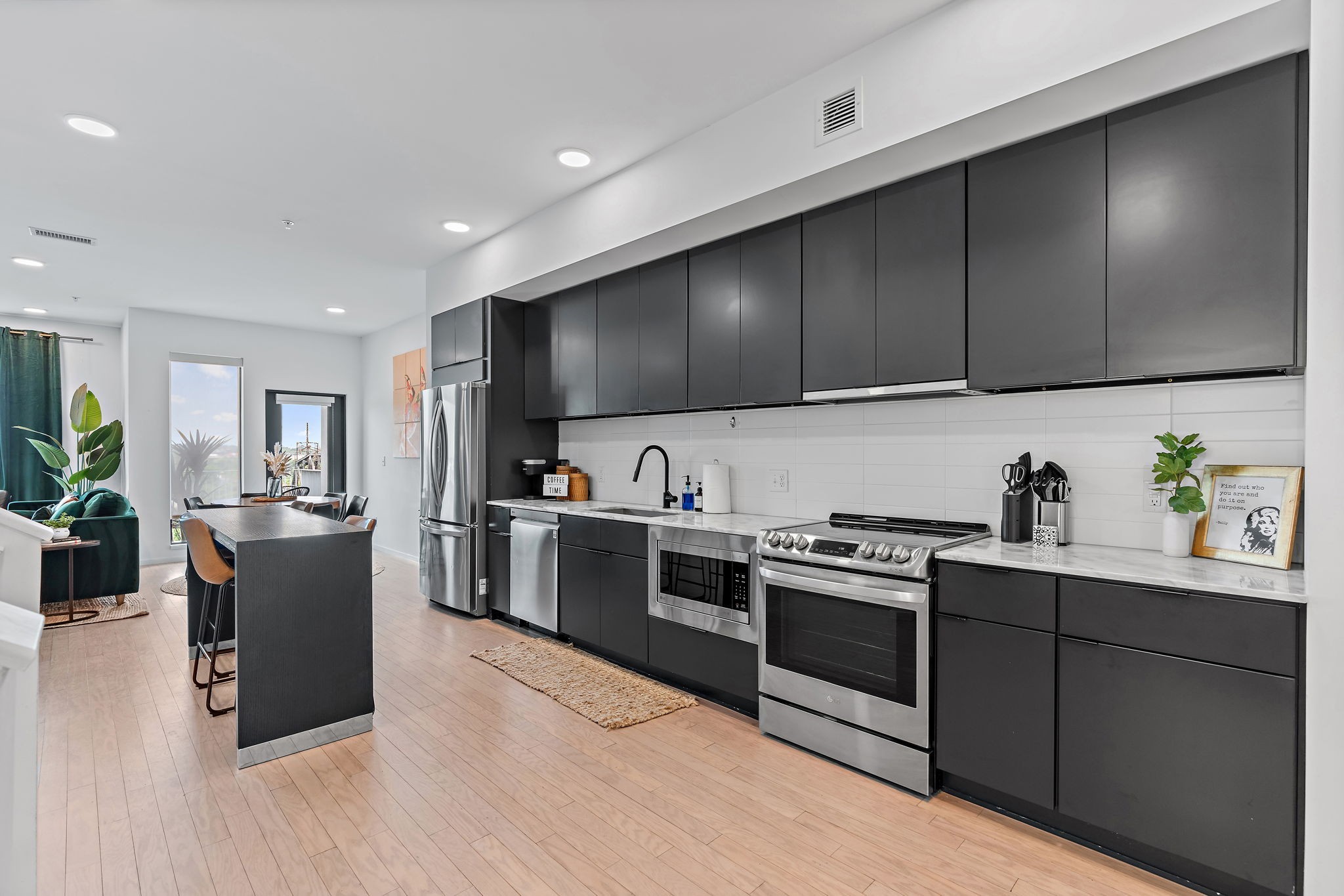 700 1st Ave, N Unit: 504