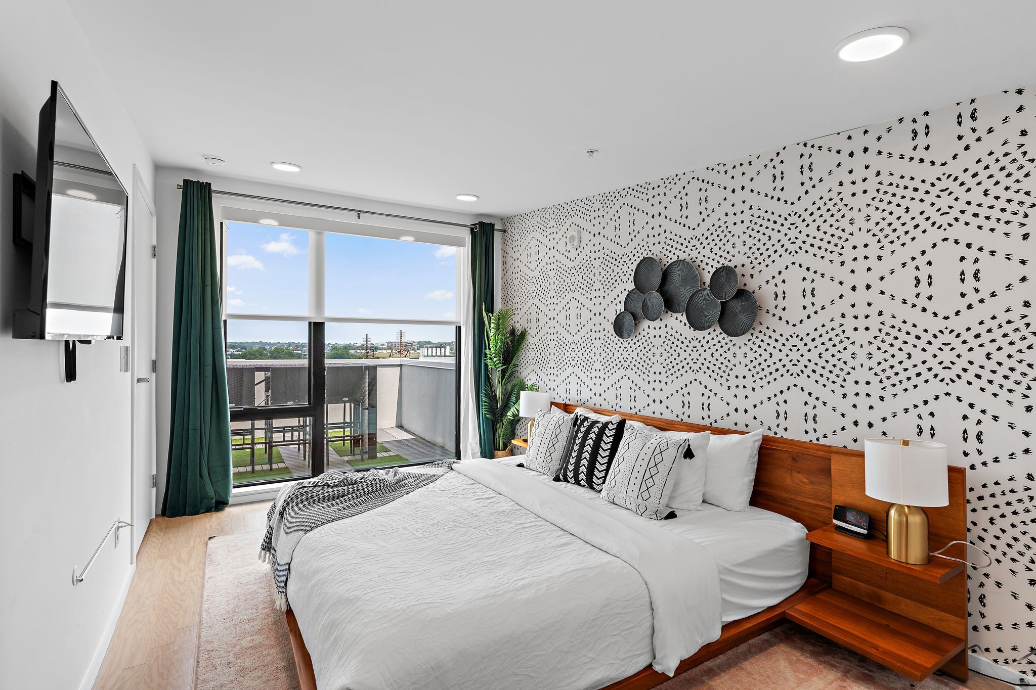 700 1st Ave, N Unit: 504