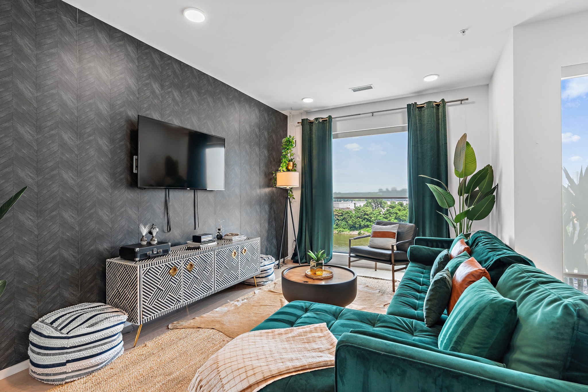 700 1st Ave, N Unit: 504