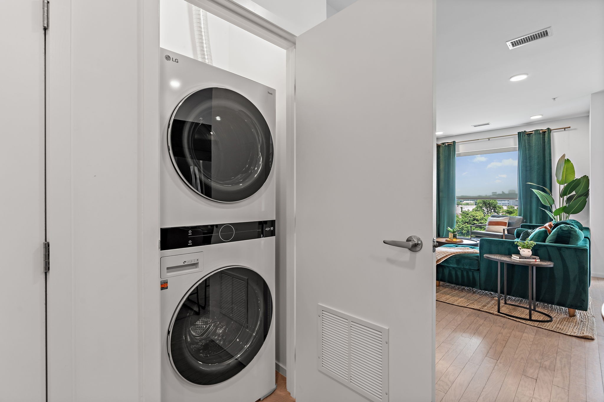 700 1st Ave, N Unit: 504