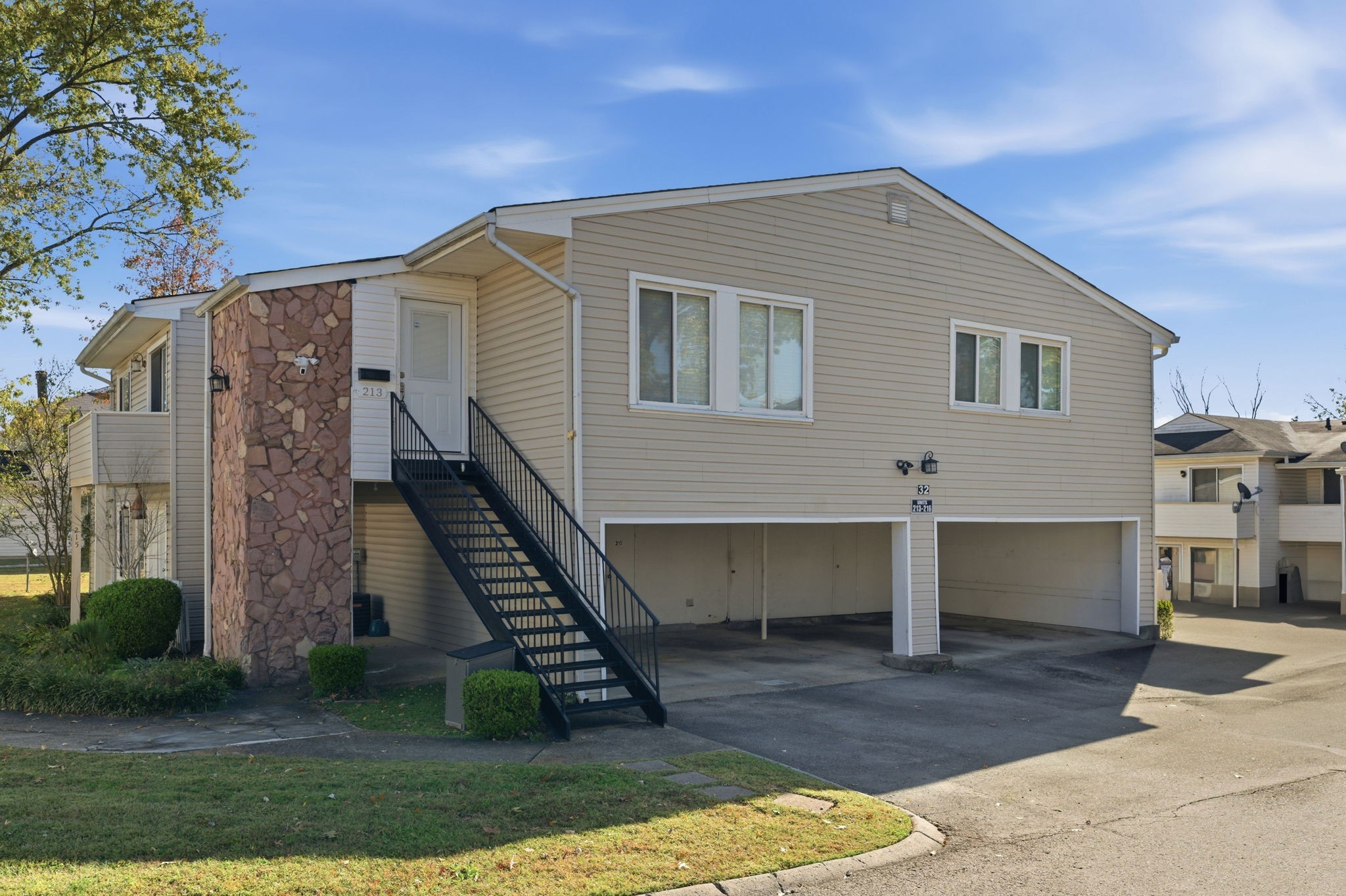 810 Bellevue Rd Unit: 214