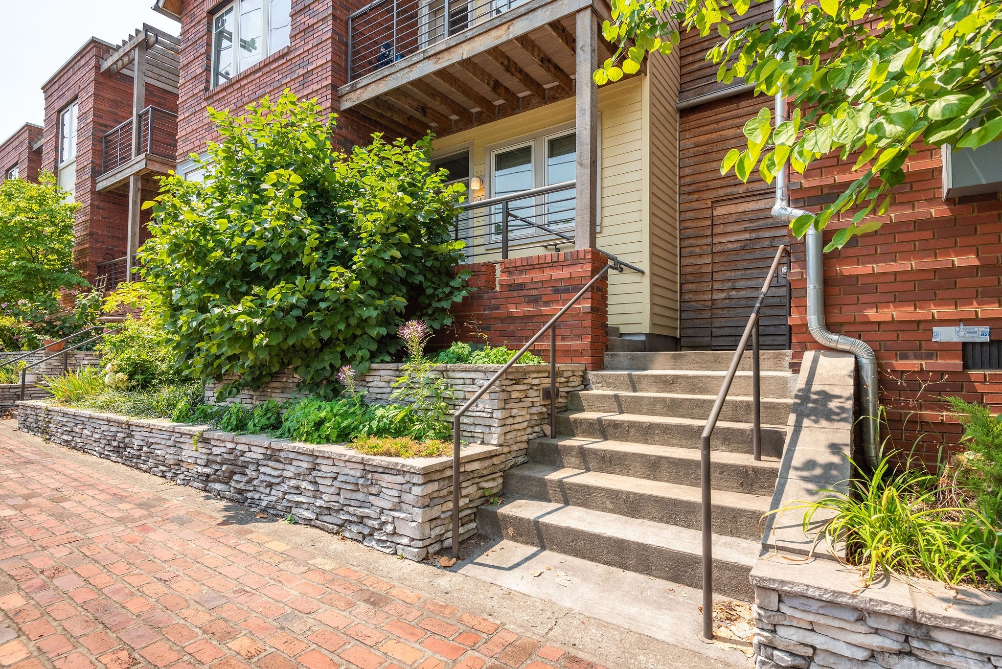 1325 5th Ave, N Unit: 4