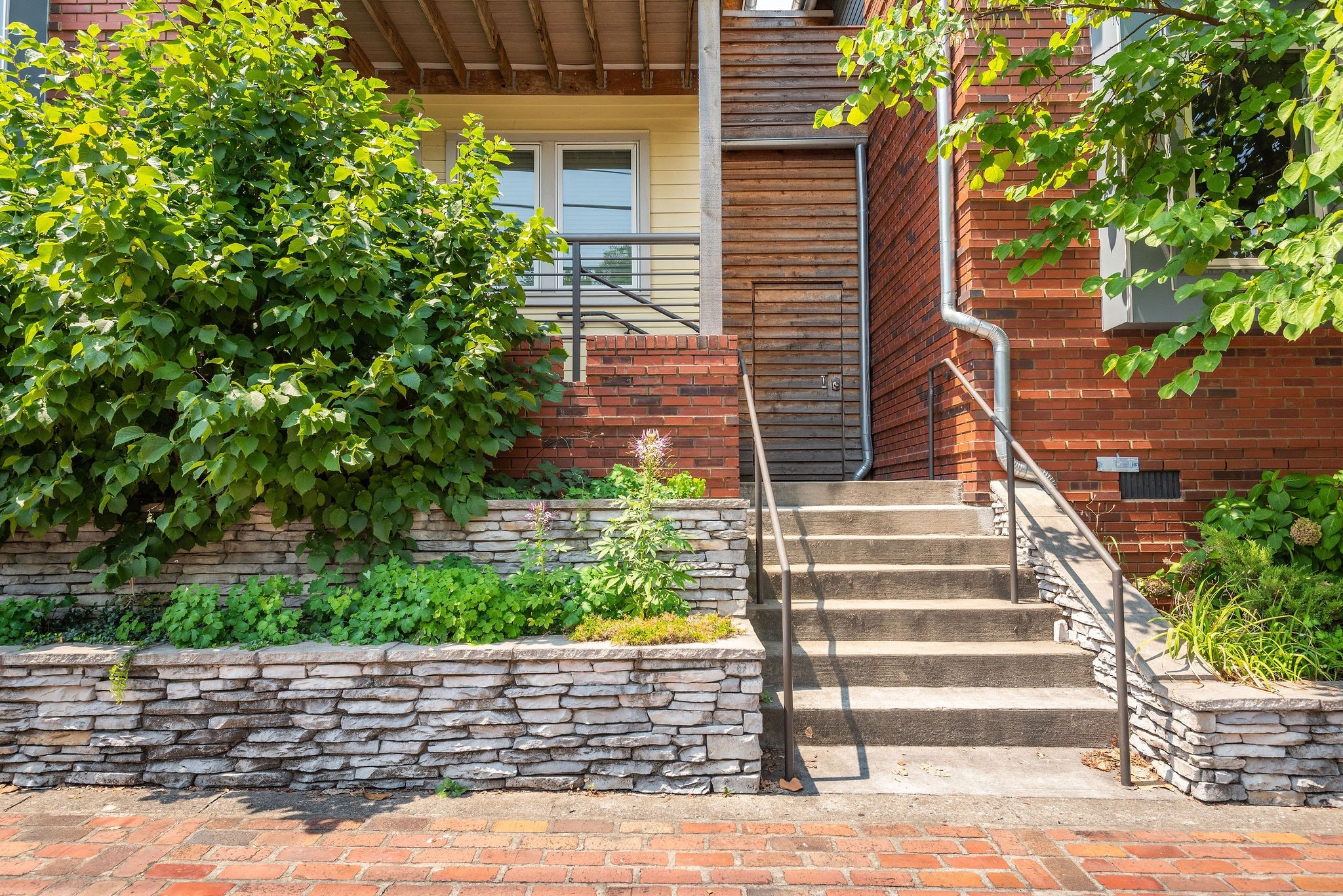 1325 5th Ave, N Unit: 4