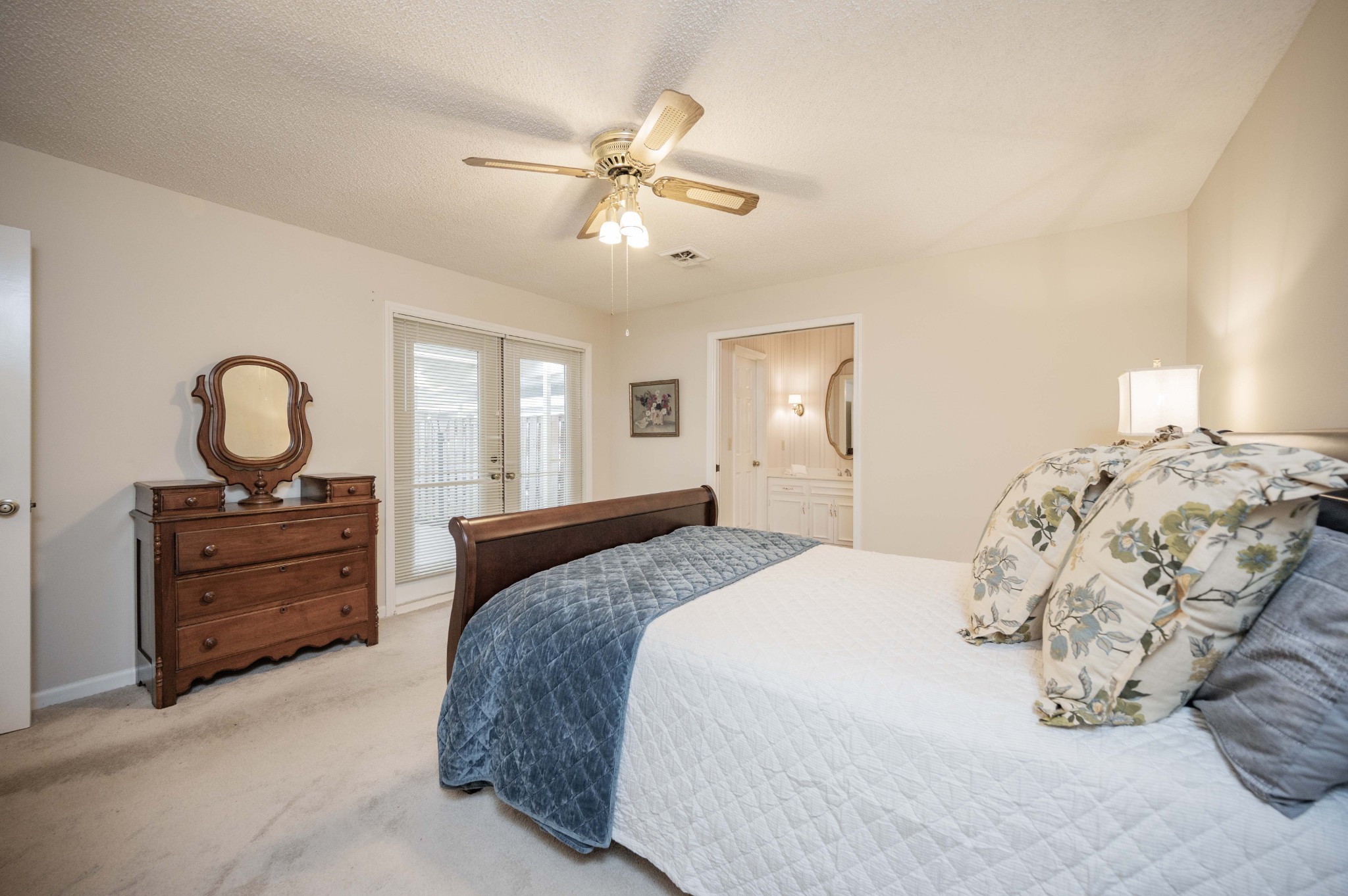 1126 E Northfield Blvd