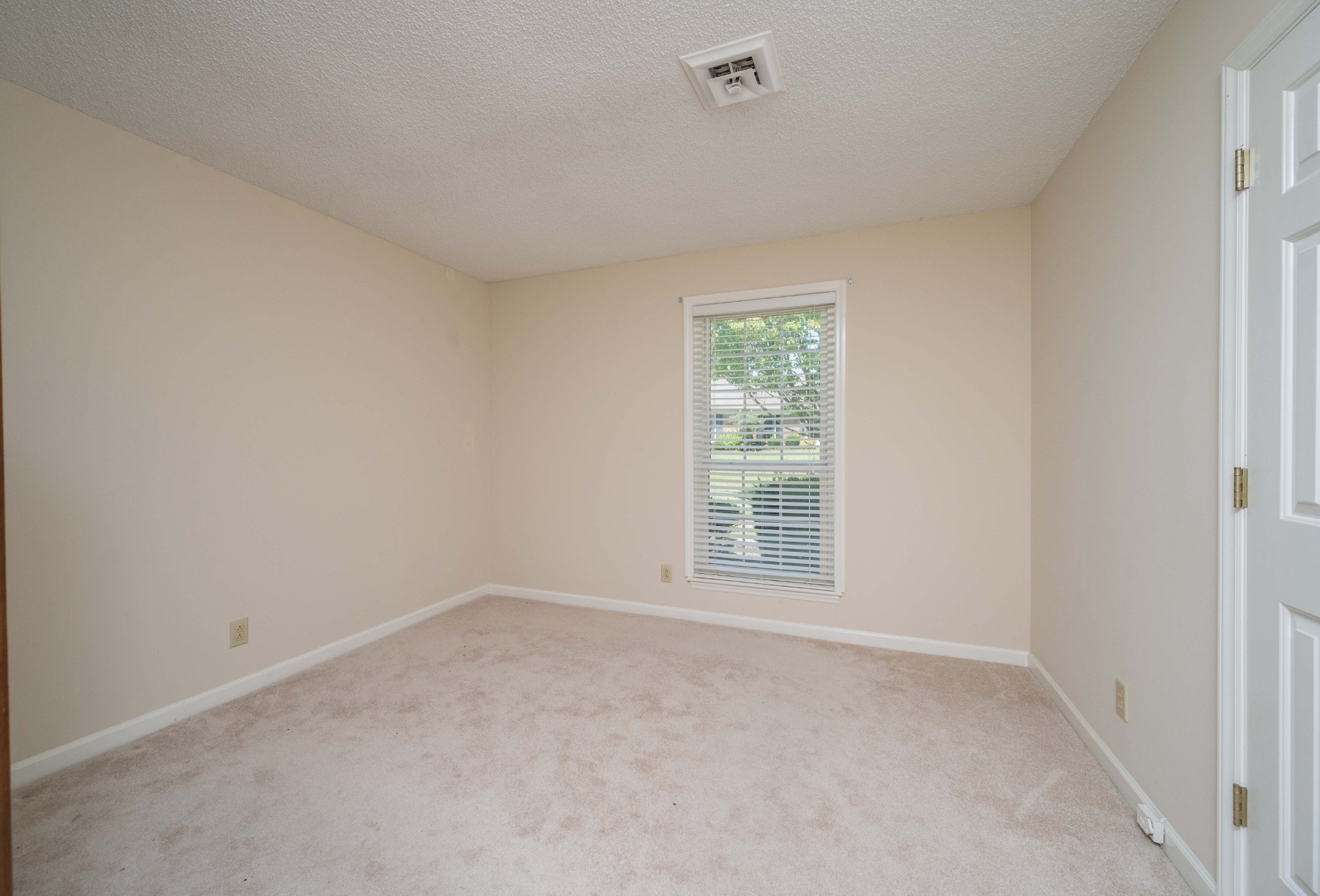 1126 E Northfield Blvd