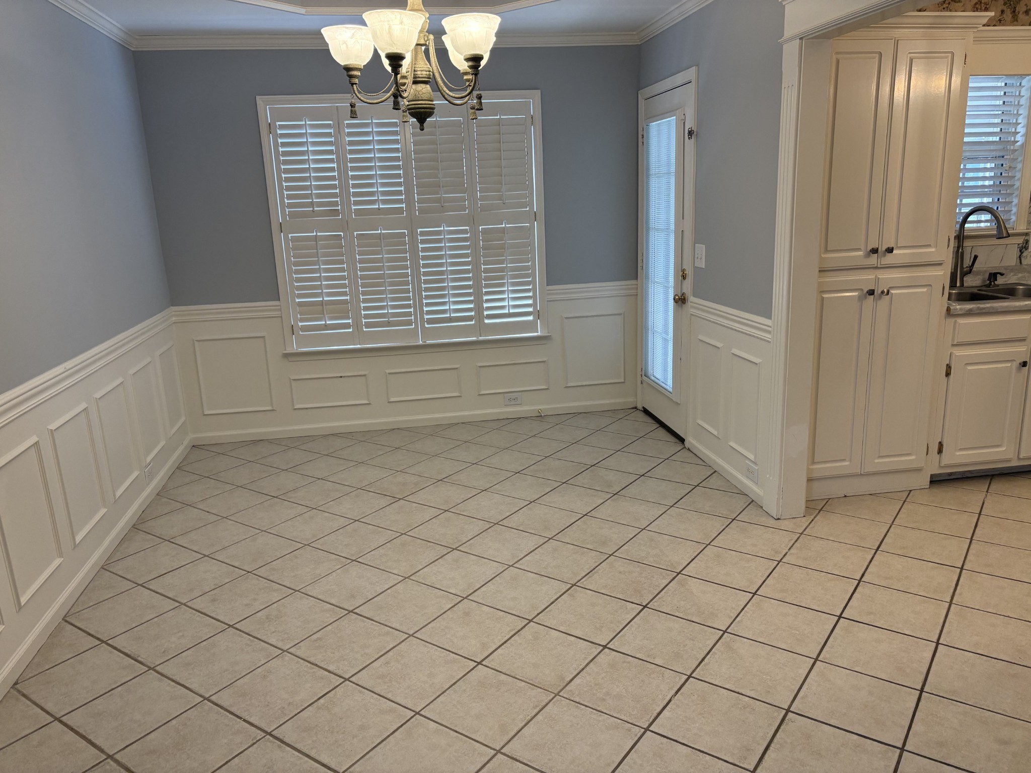 2747 Stonehedge Dr