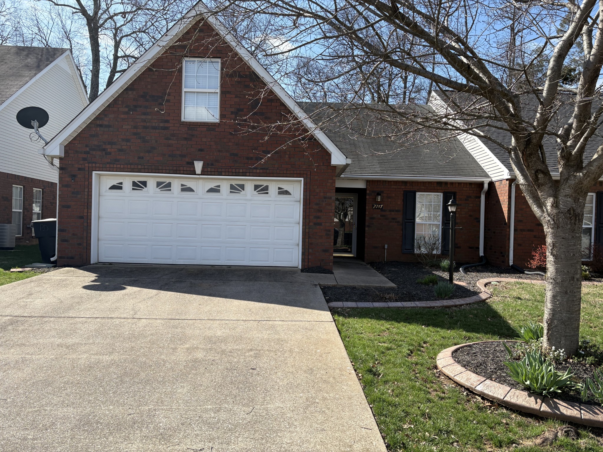 2747 Stonehedge Dr