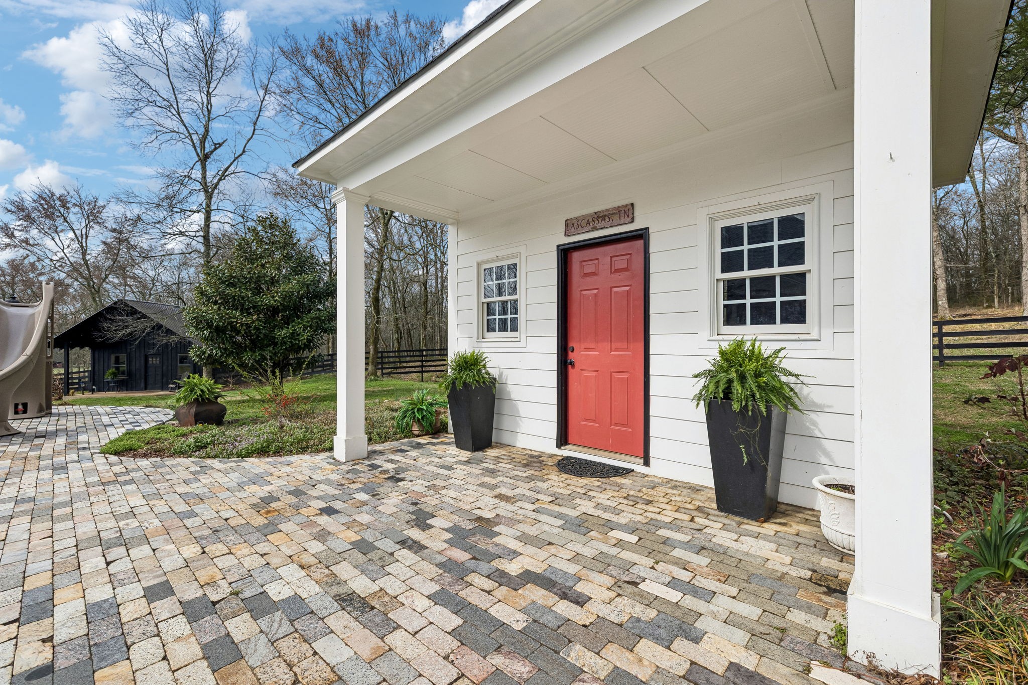 9739 Barlow Lane