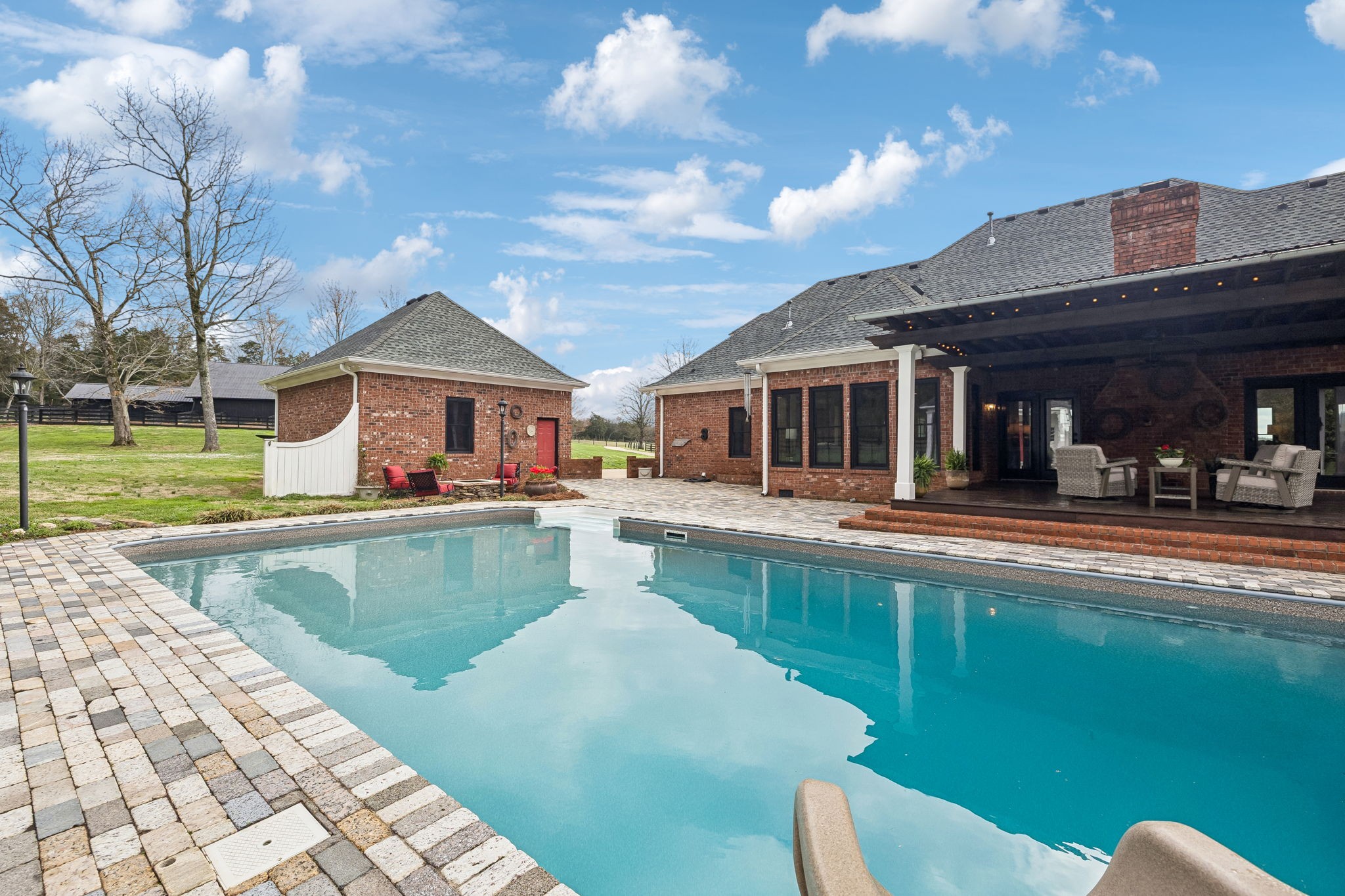 9739 Barlow Lane
