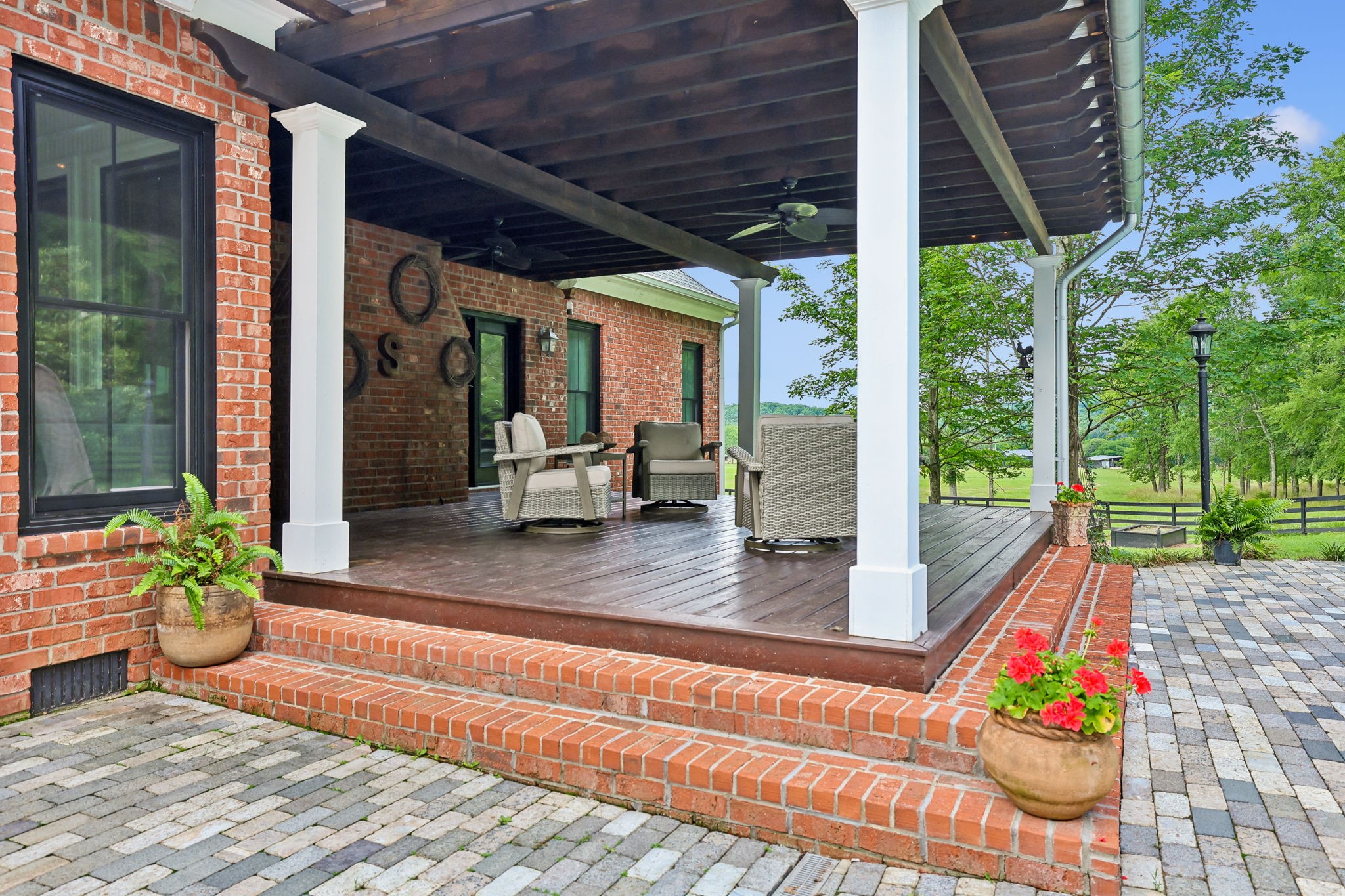 9739 Barlow Lane