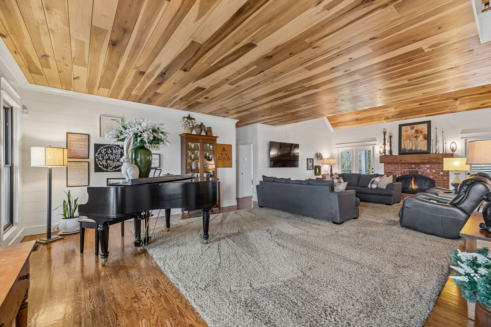 9739 Barlow Lane