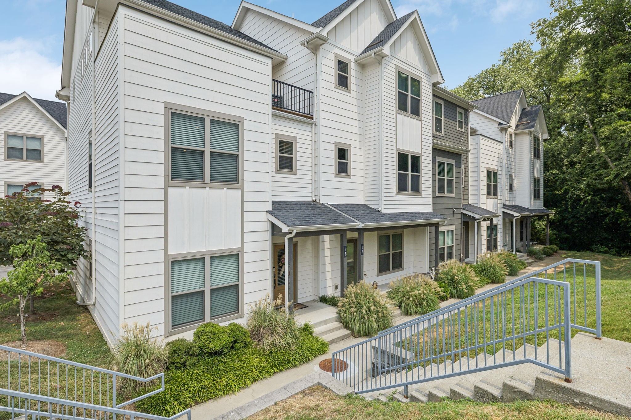 220 Thompson Park Dr