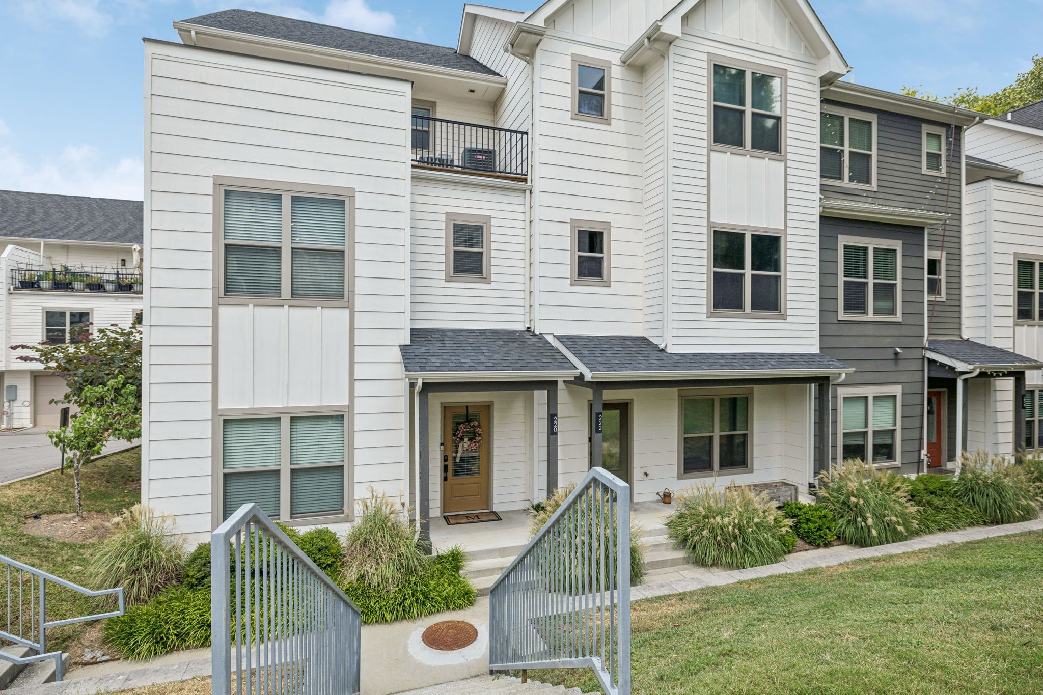 220 Thompson Park Dr